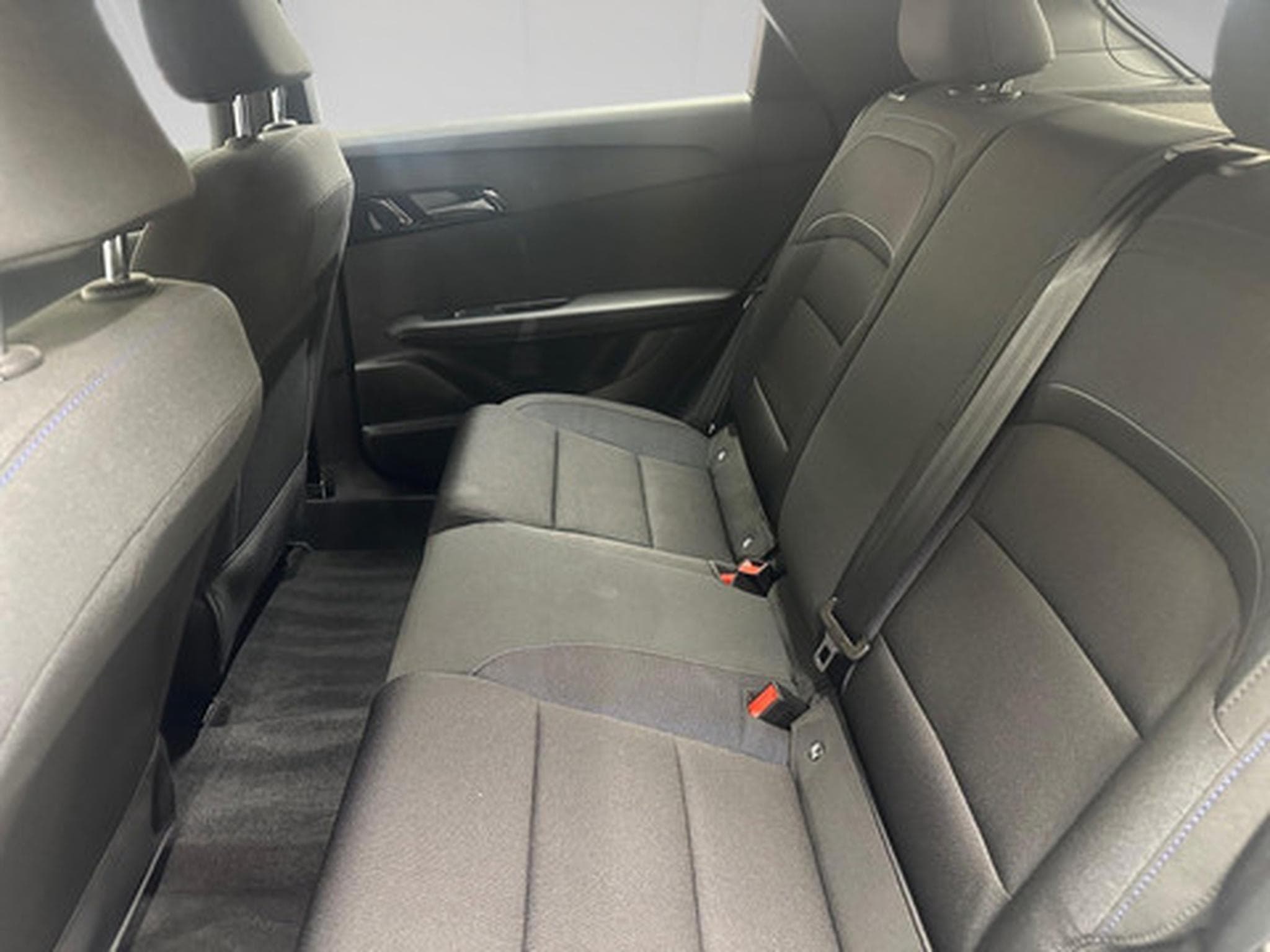 MG MG4 STANDARD (2026) - Photo 11