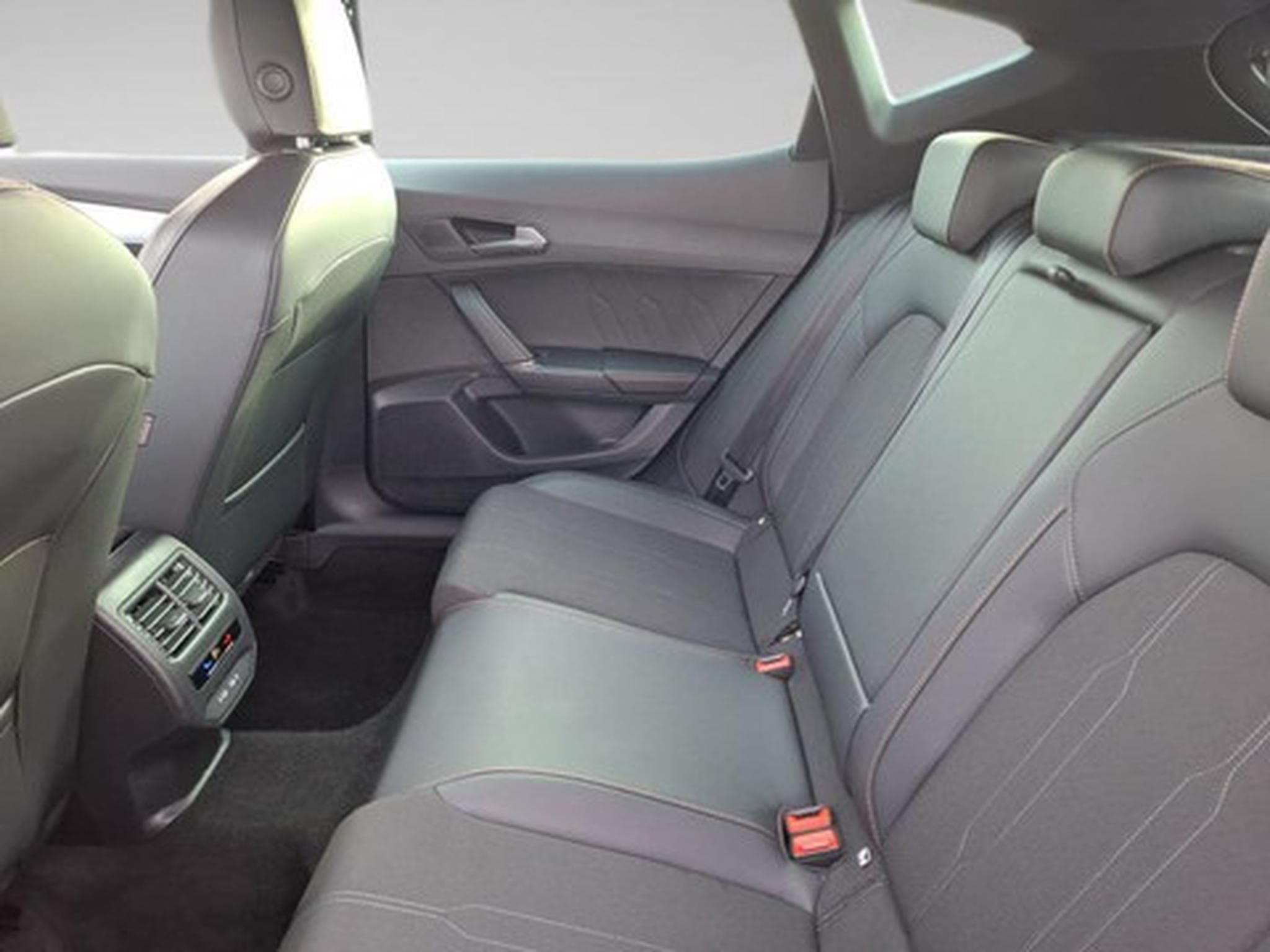 Cupra Formentor 1.5 TSI 110kW DSG (2026) - Photo 11