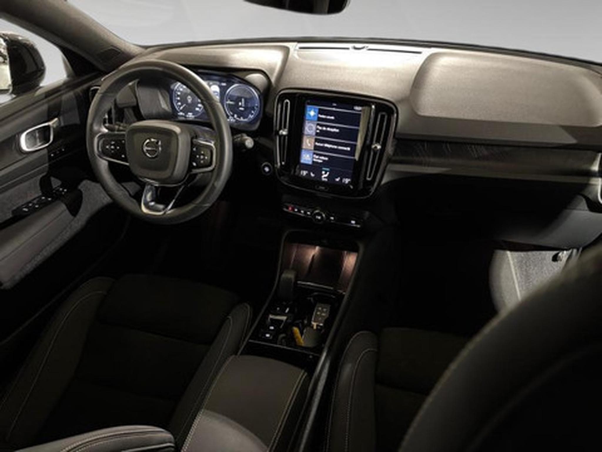 Volvo XC40 1.5 T5 Plus Dark PHEV 262 PS (2026) - Photo 4