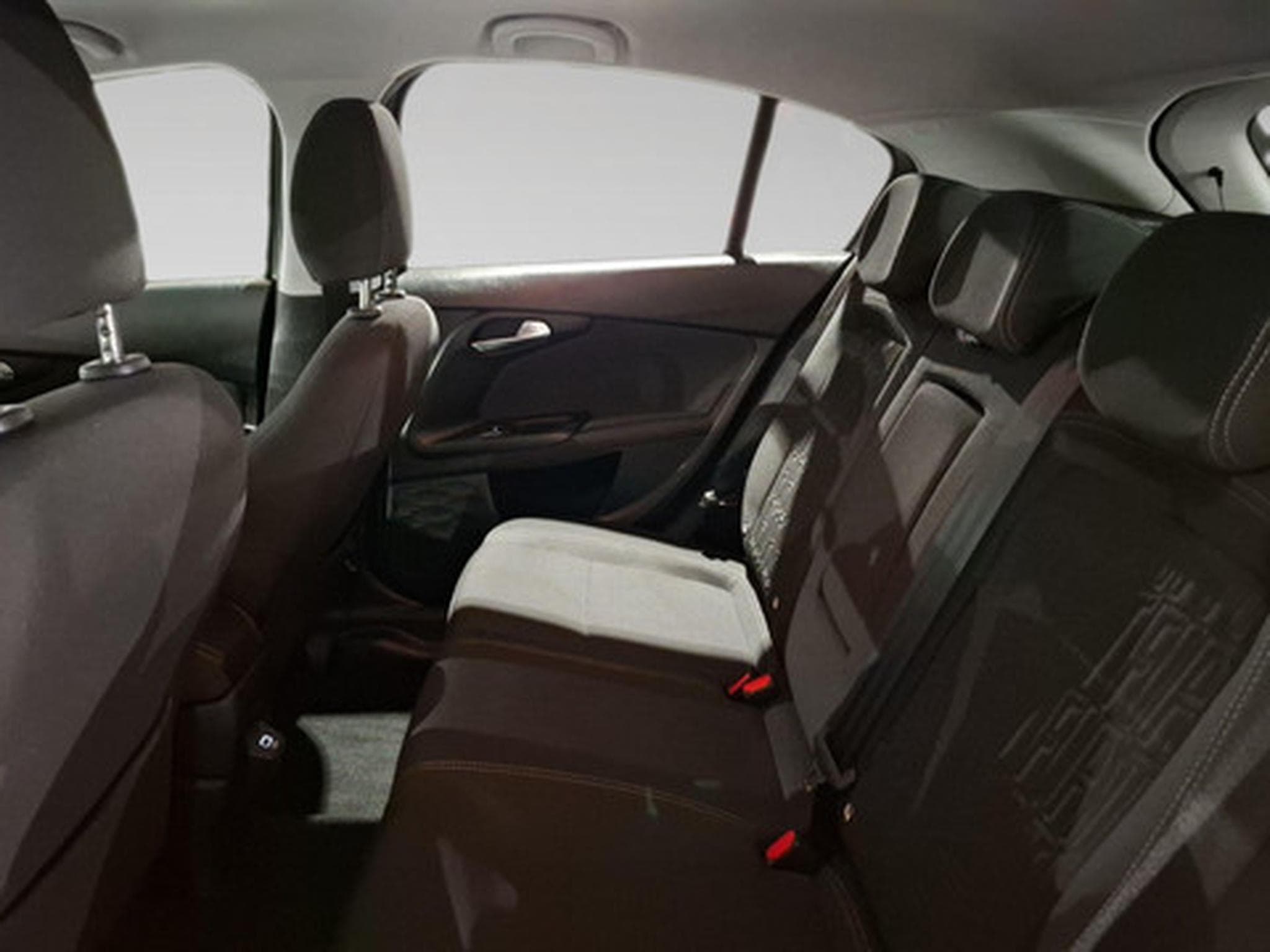 Fiat Tipo 1.5 HYBRID CROSS (2026) - Photo 11