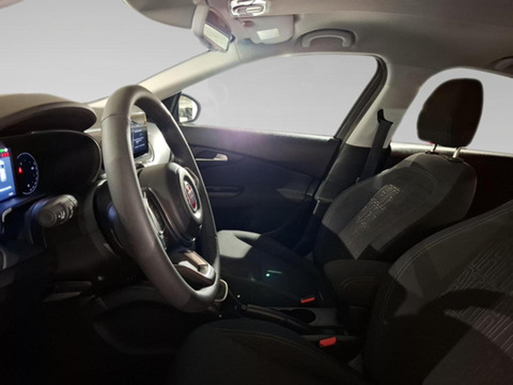 Fiat Tipo 1.5 HYBRID CROSS (2026) - Photo 4