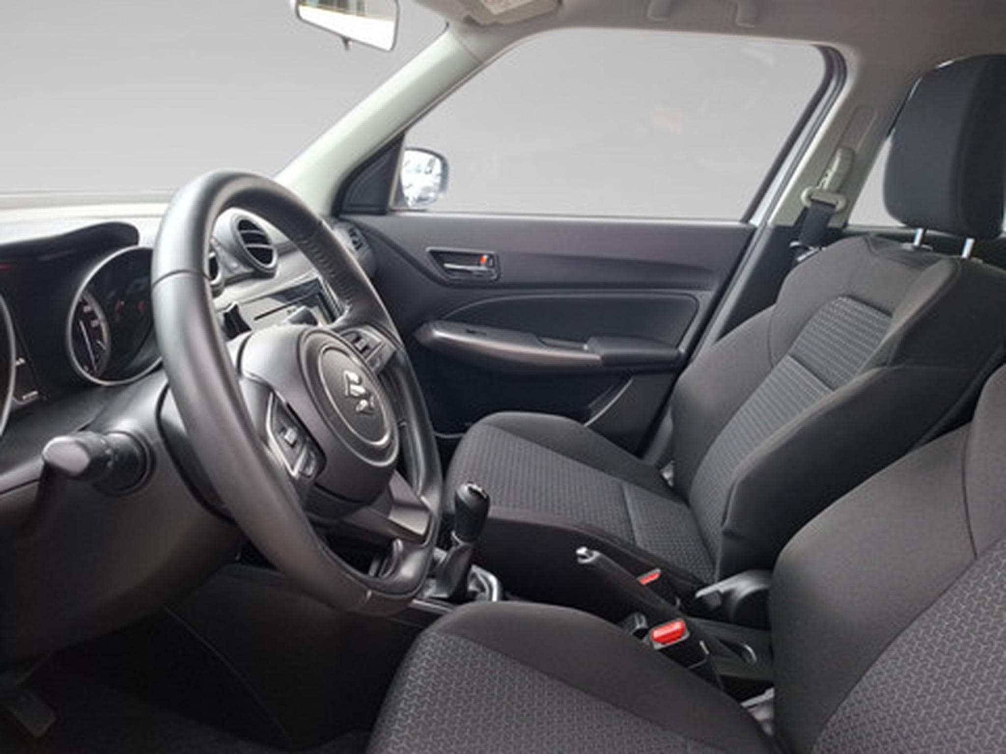 Suzuki Swift 1.2 Grand Luxe Xtra (SHVS) (2023) - Photo 4