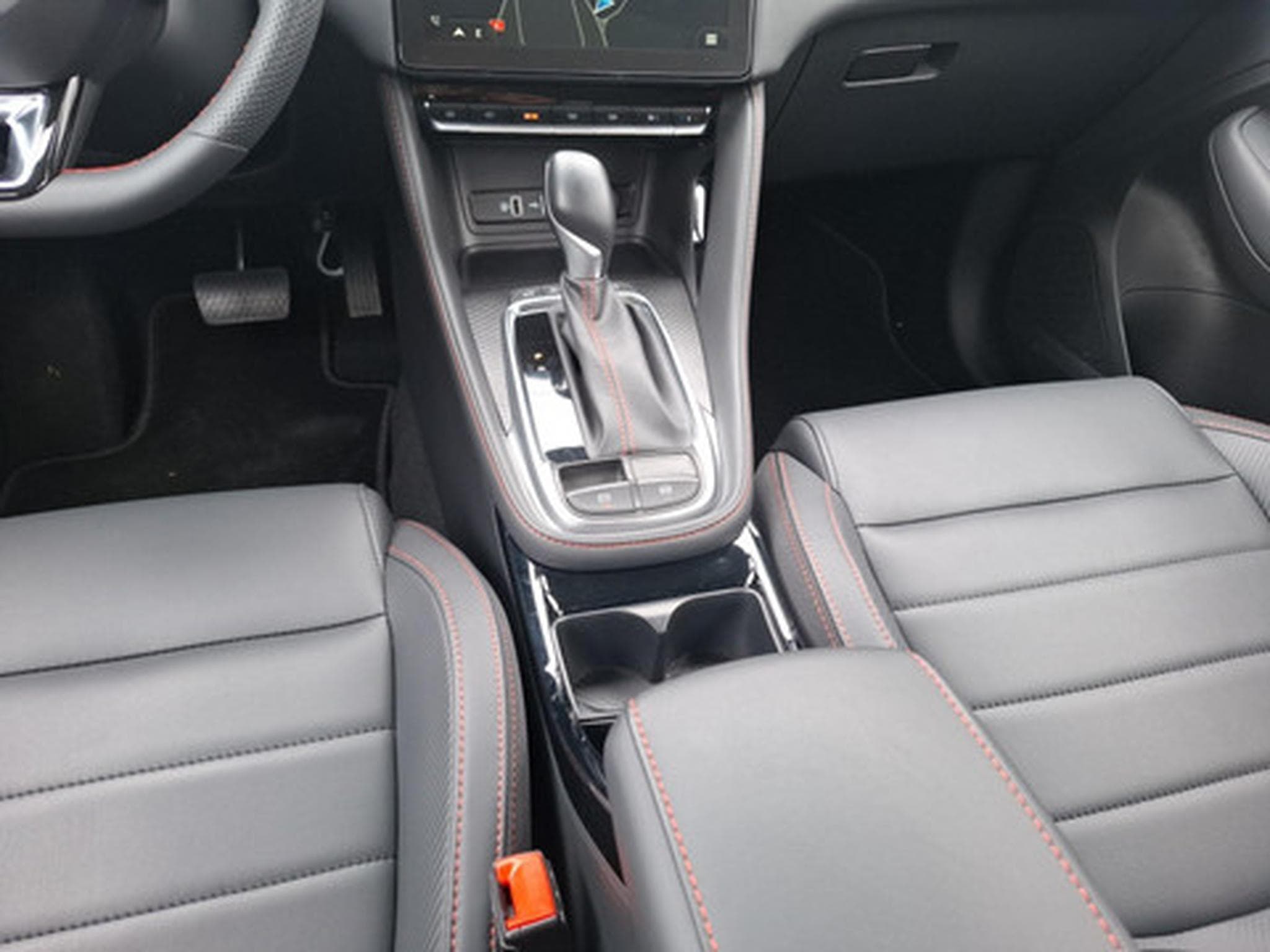 MG ZS 1.0 T-GDi AT LUXURY (2024) - Photo 10