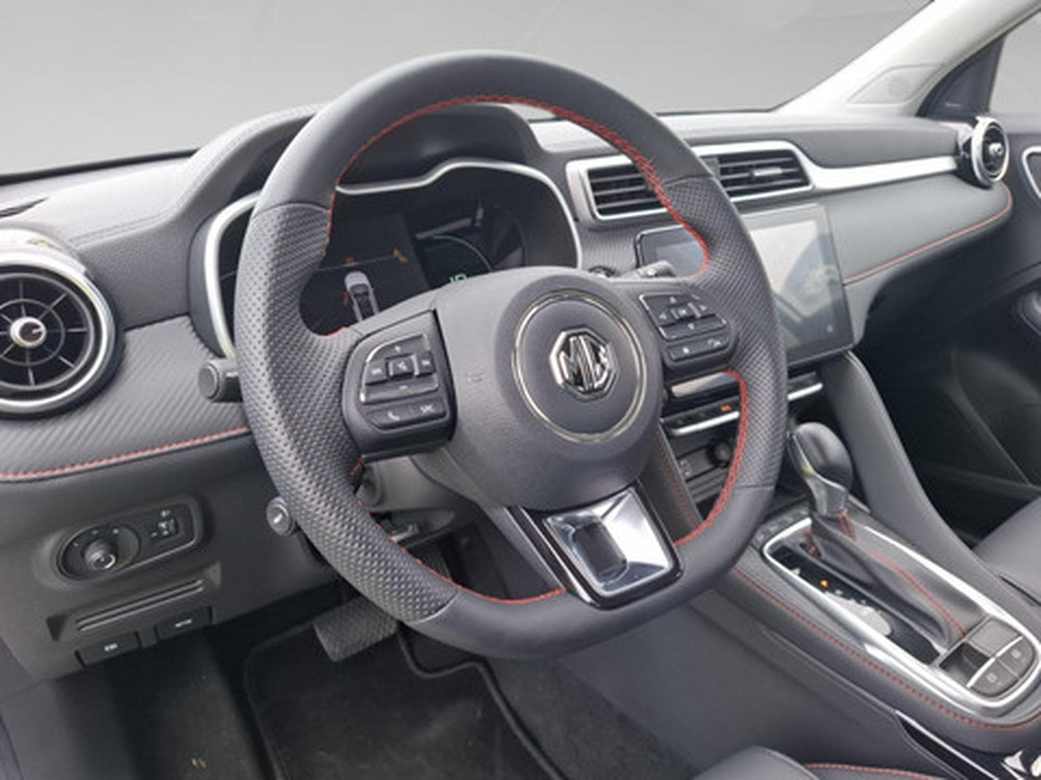 MG ZS 1.0 T-GDi AT LUXURY (2024) - Photo 8