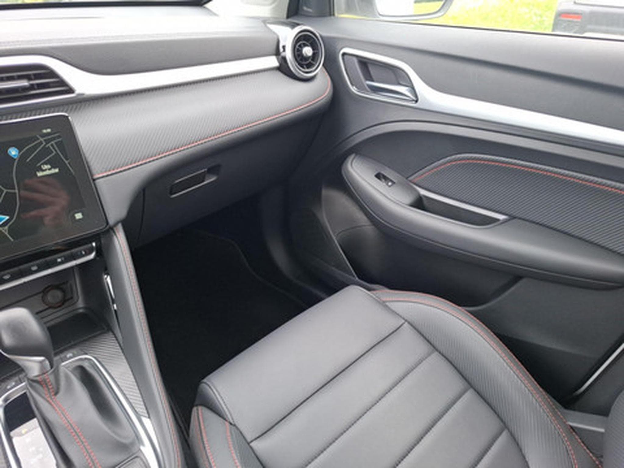 MG ZS 1.0 T-GDi AT LUXURY (2024) - Photo 9