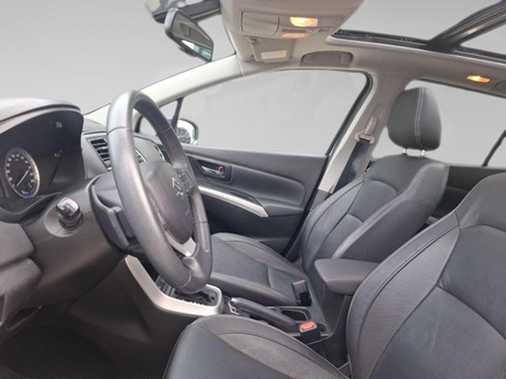 Suzuki S-Cross 1.4 Grand Luxe Xtra A/T 4x4 (2017) - Foto 4