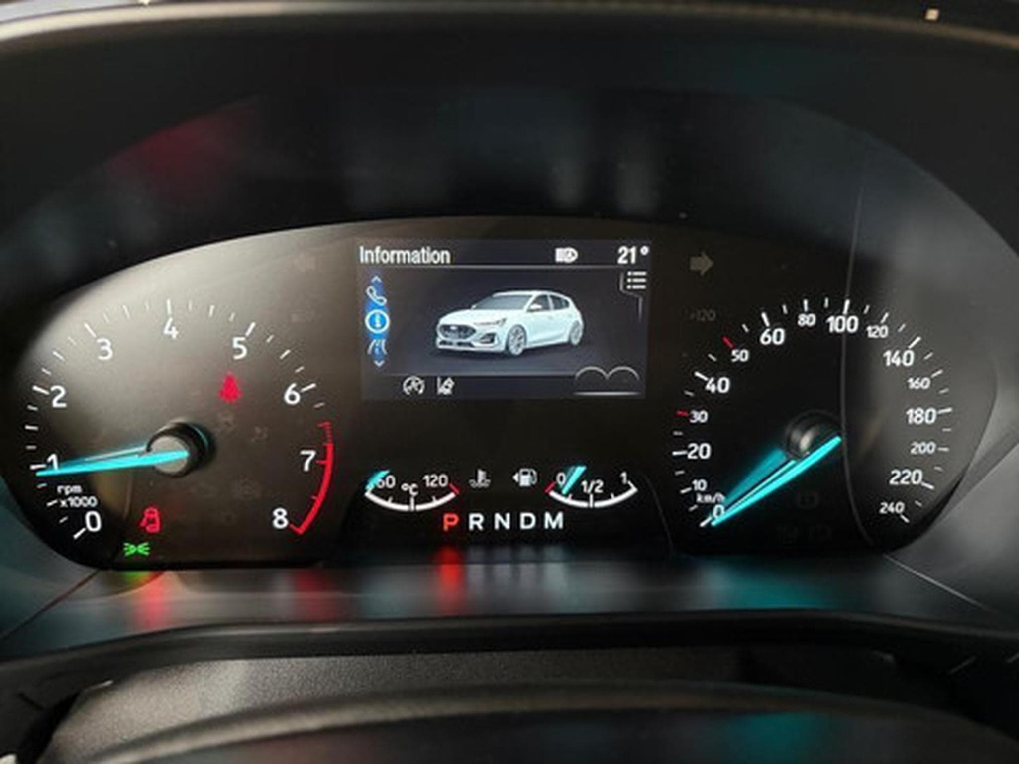 Ford Focus 1.0i EcoBst MHEV 92kW ST-Line Style DCT (2026) - Photo 2