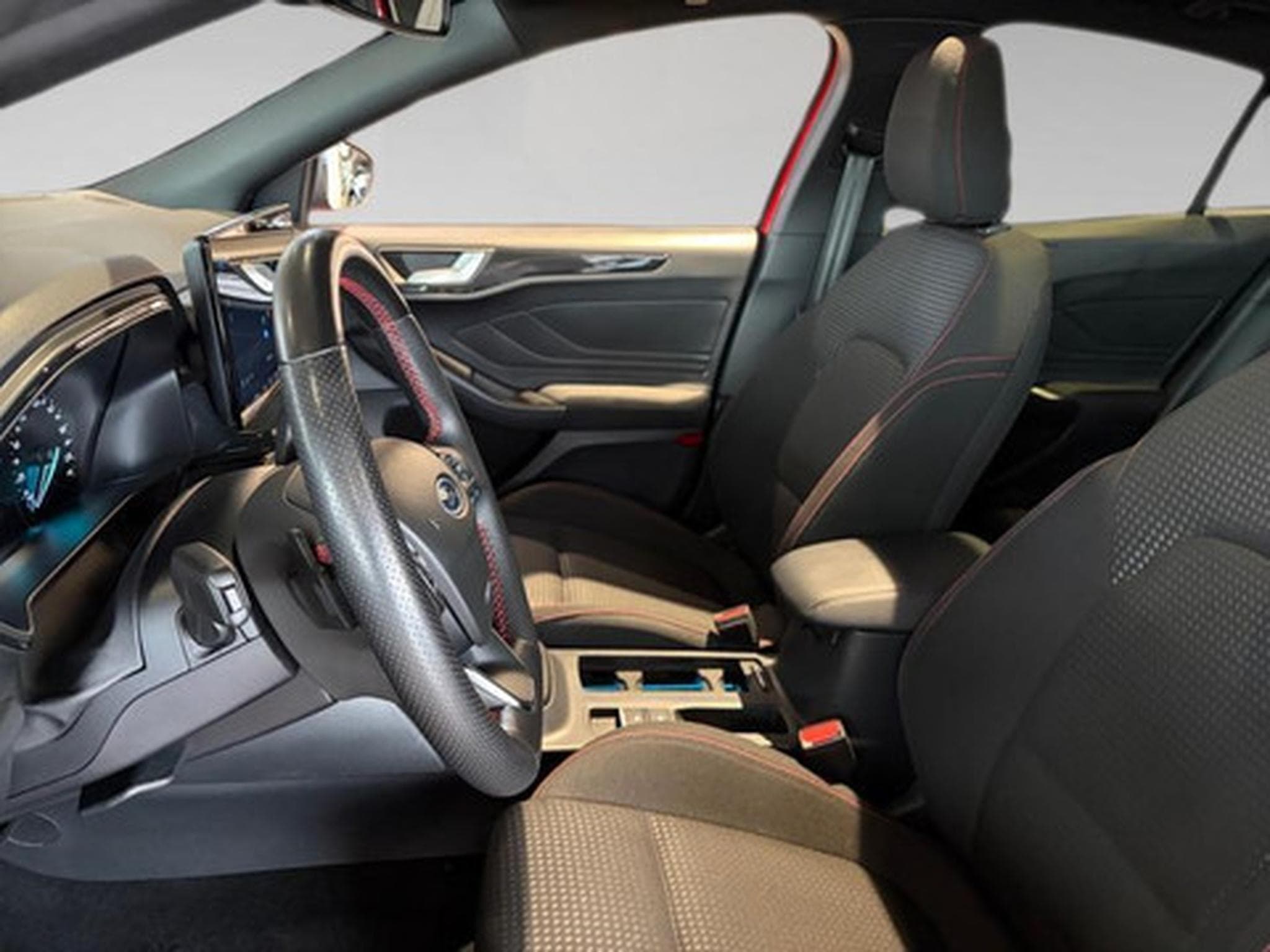 Ford Focus 1.0i EcoBst MHEV 92kW ST-Line Style DCT (2026) - Photo 4