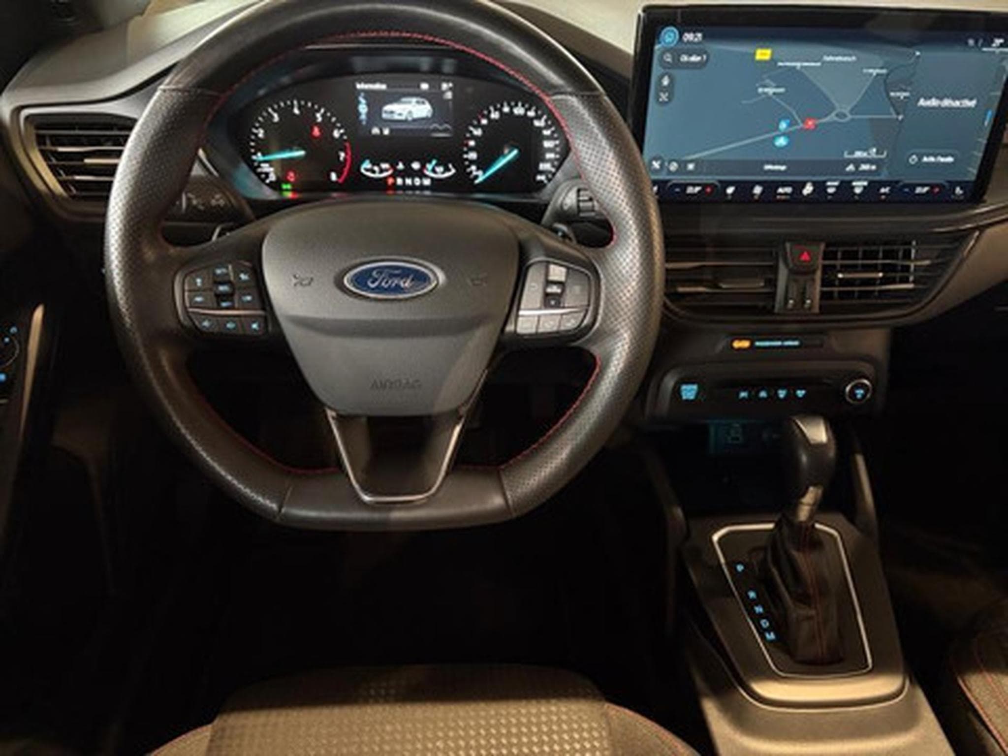 Ford Focus 1.0i EcoBst MHEV 92kW ST-Line Style DCT (2026) - Photo 7