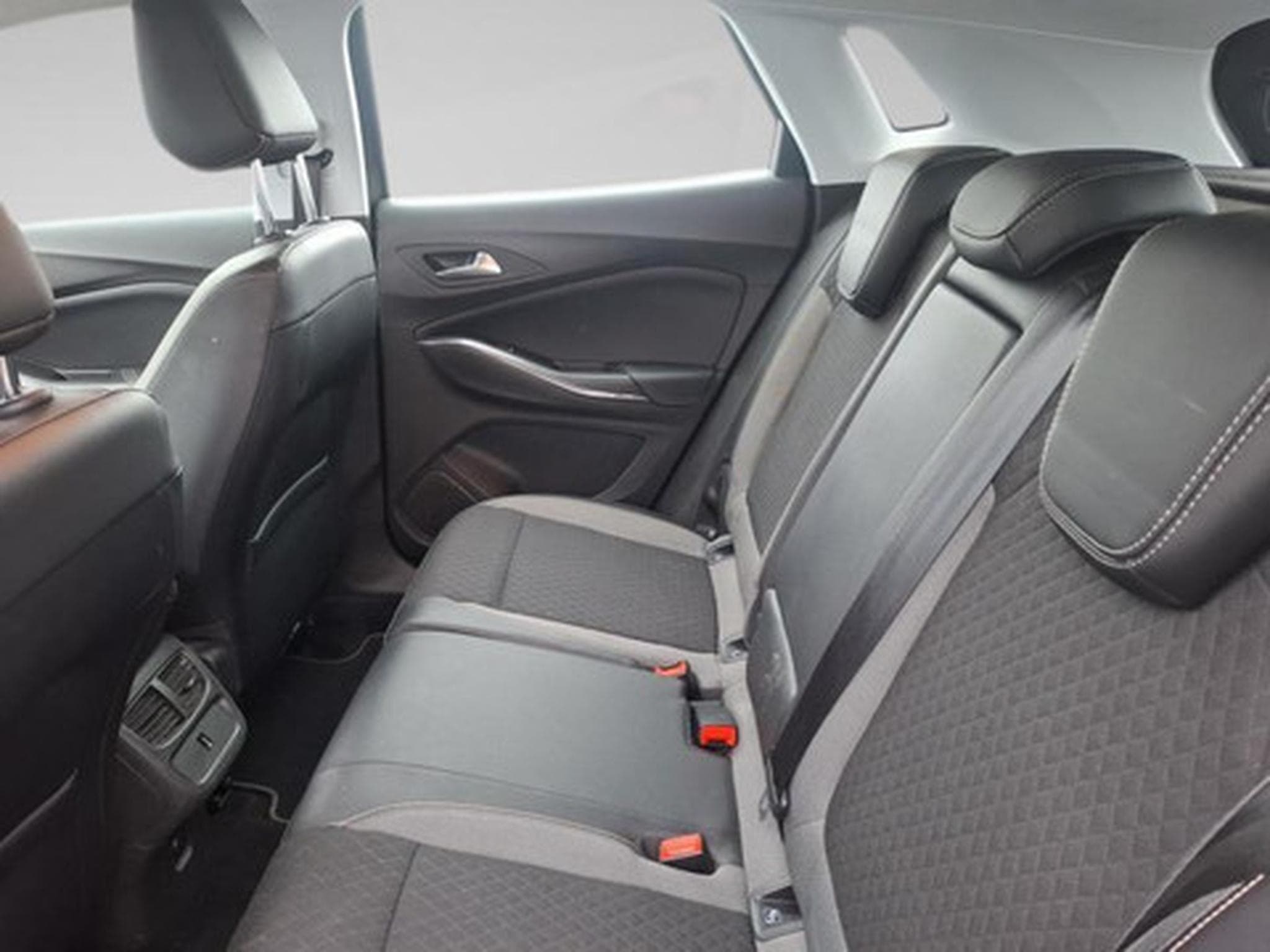 Opel Grandland 1.5 Turbo ECOTEC D S/S MT6 Innovation (2026) - Photo 11