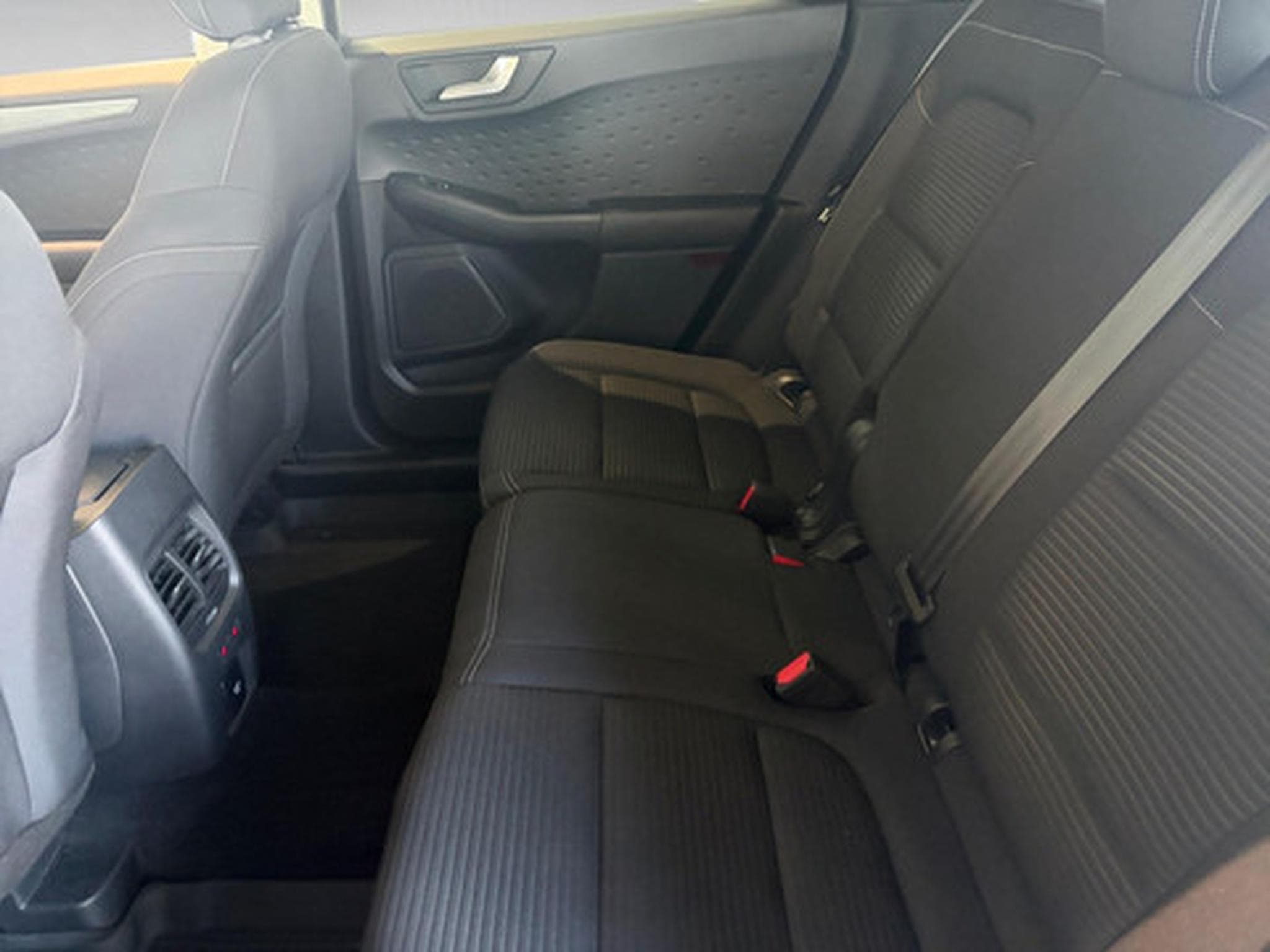 Ford Kuga 1.5i EcoB. 110kW S/S Titanium (2026) - Photo 11