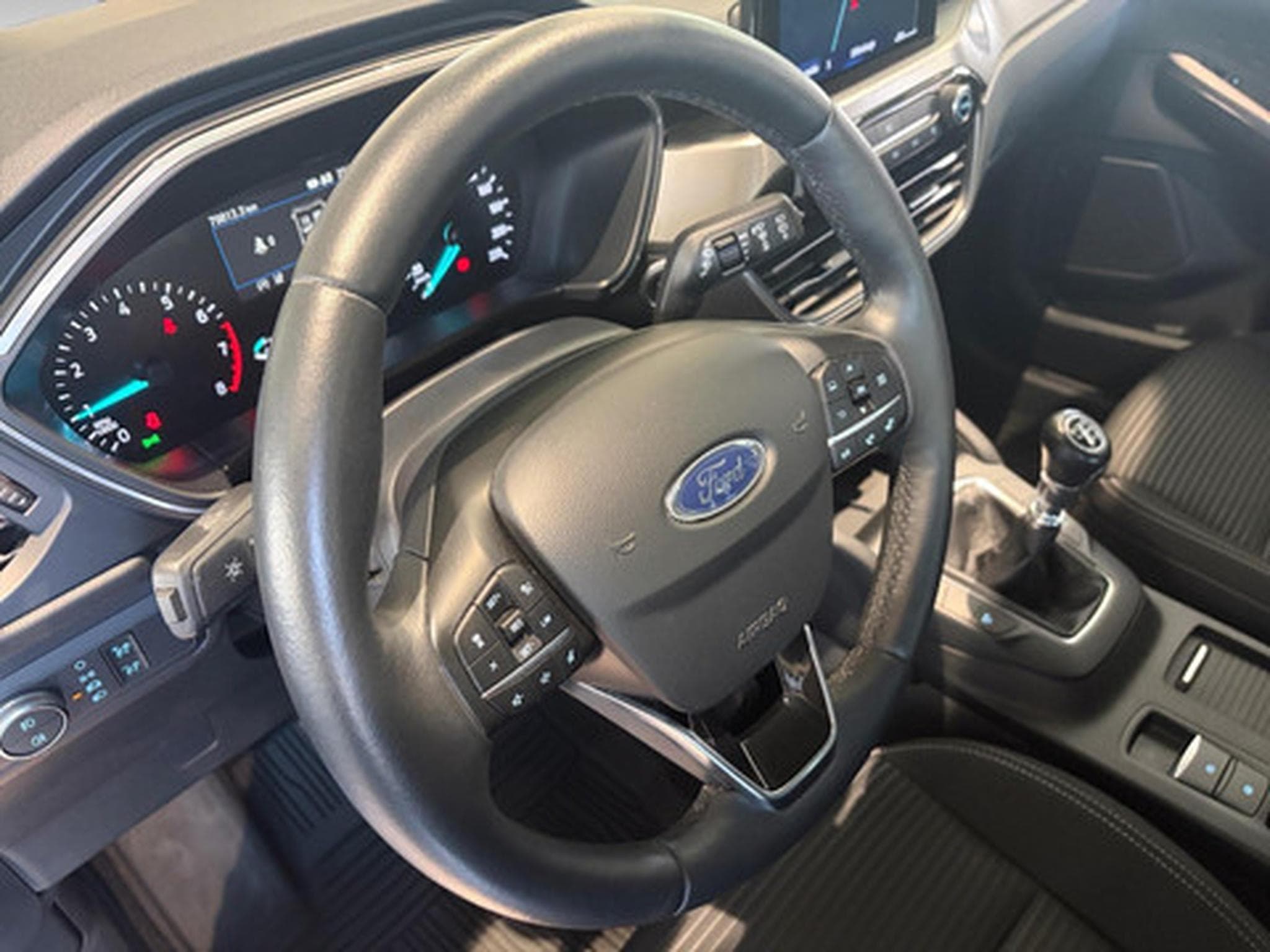 Ford Kuga 1.5i EcoB. 110kW S/S Titanium (2026) - Photo 8