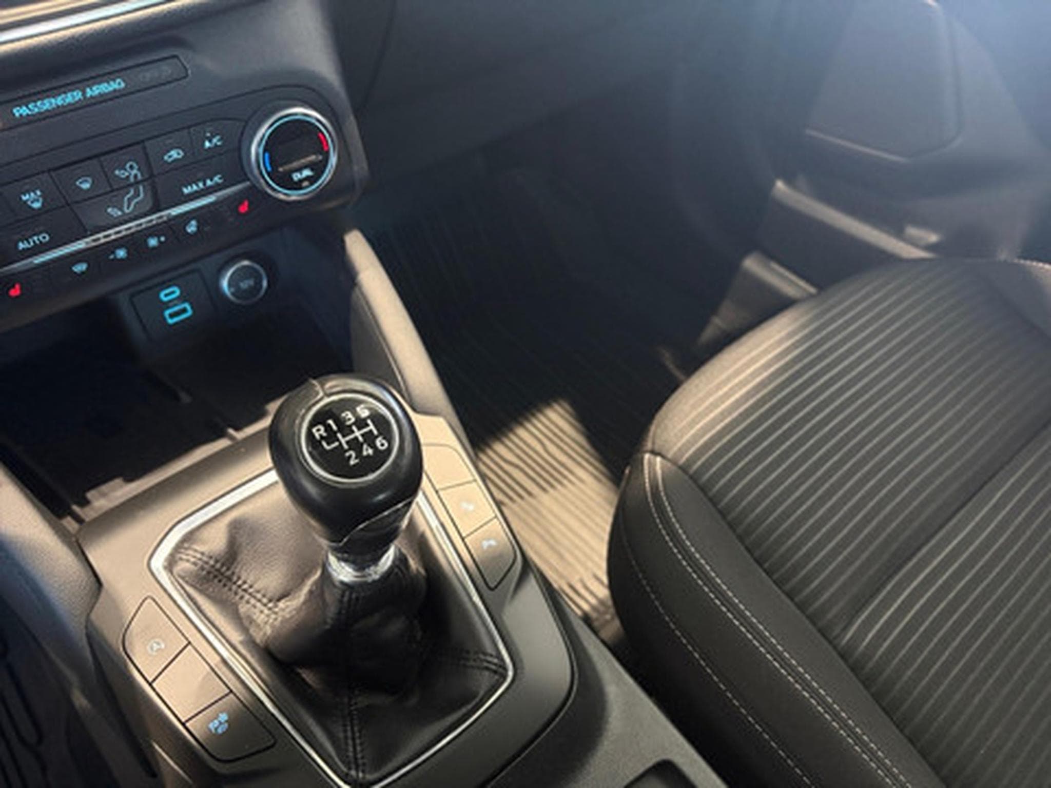 Ford Kuga 1.5i EcoB. 110kW S/S Titanium (2026) - Photo 9