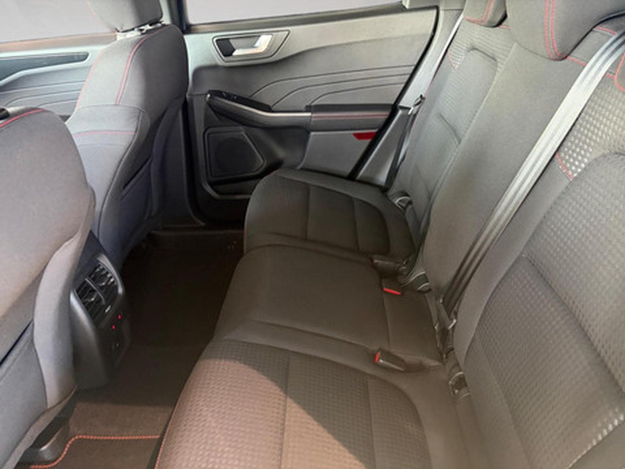 Ford Kuga 2.5i PHEV Aut. 165kW ST-Line (2026) - Photo 11