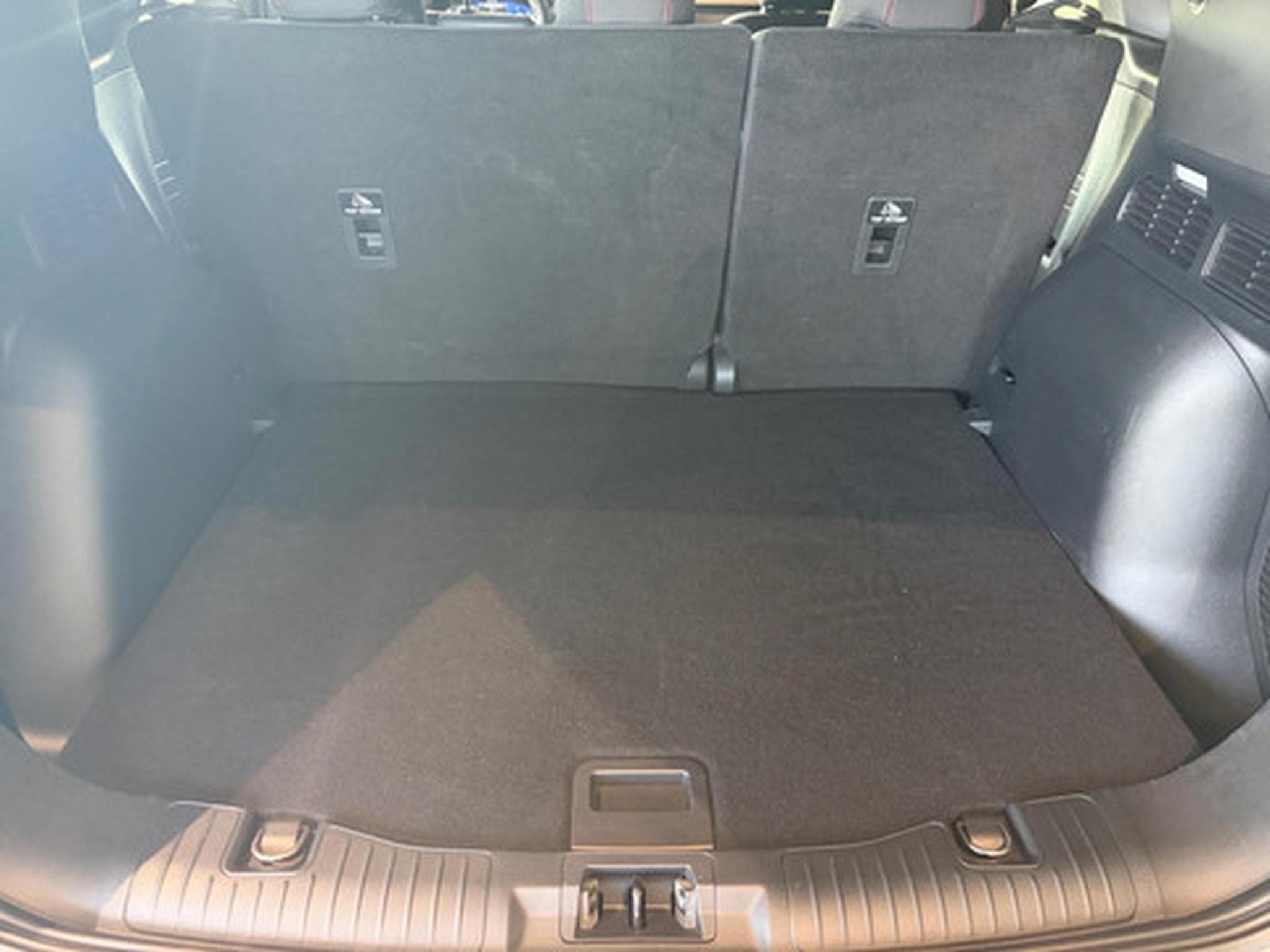 Ford Kuga 2.5i PHEV Aut. 165kW ST-Line (2026) - Photo 12