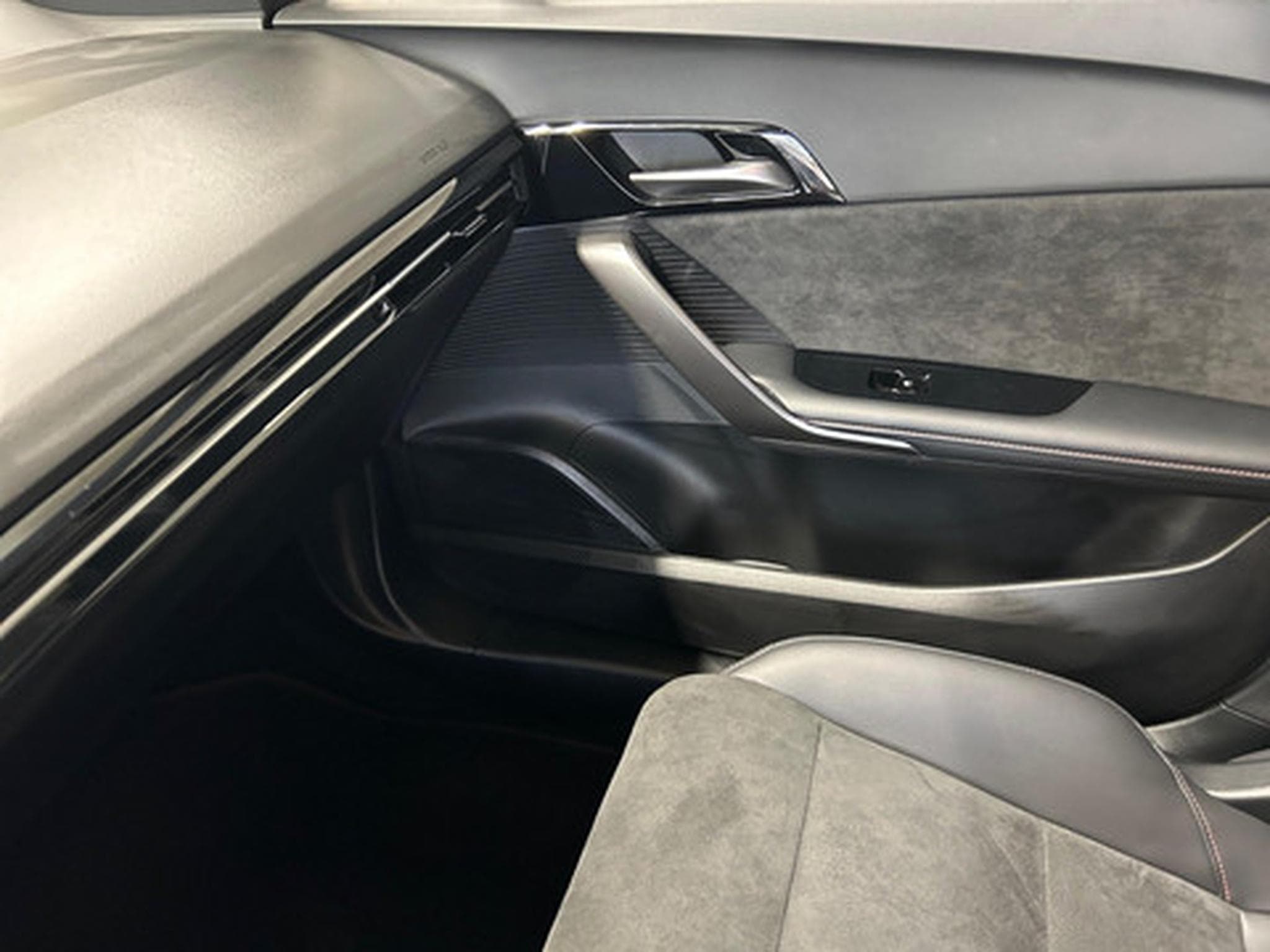 MG MG4 LUXURY X POWER (2026) - Photo 20