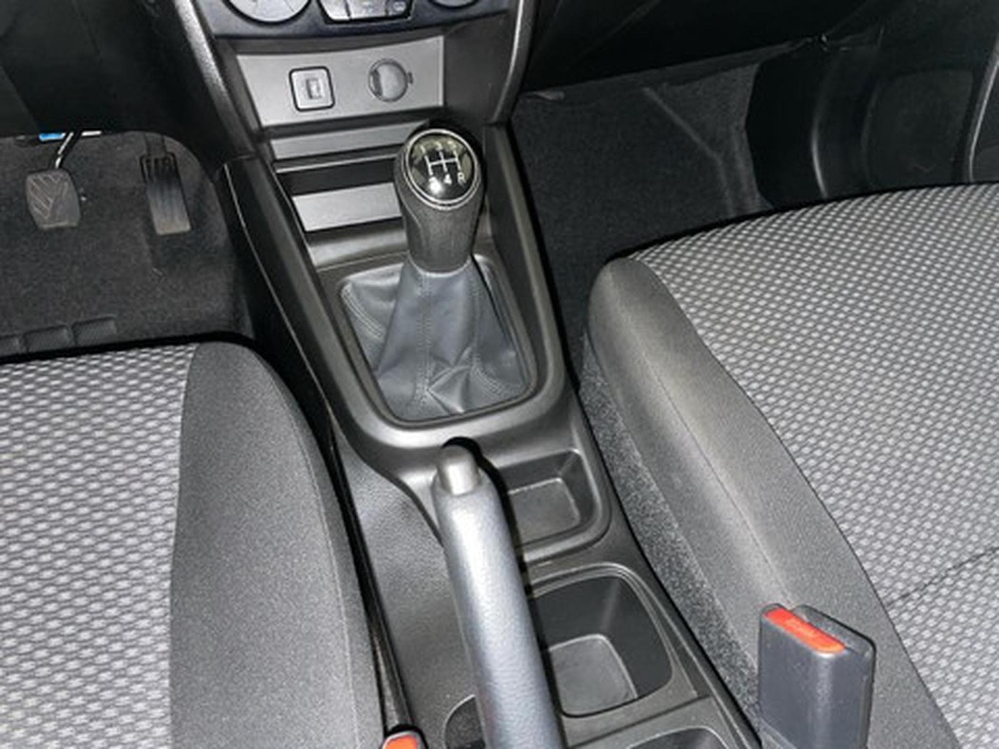 Suzuki Grand Vitara 1.6 Luxe (2026) - Foto 9