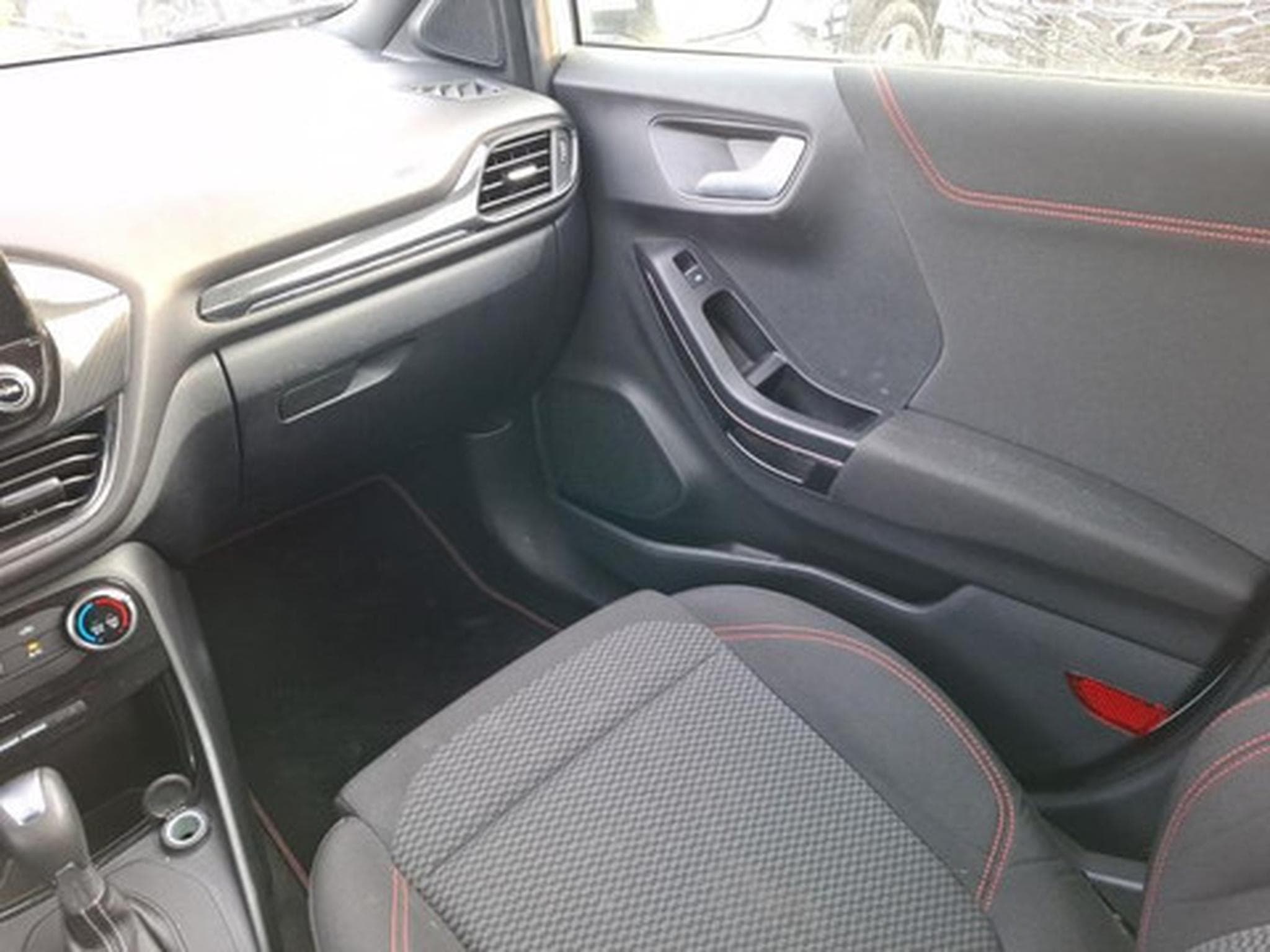 Ford Puma 1.0i Ecoboost MHEV 92kW Aut. ST-Line V (2026) - Photo 10