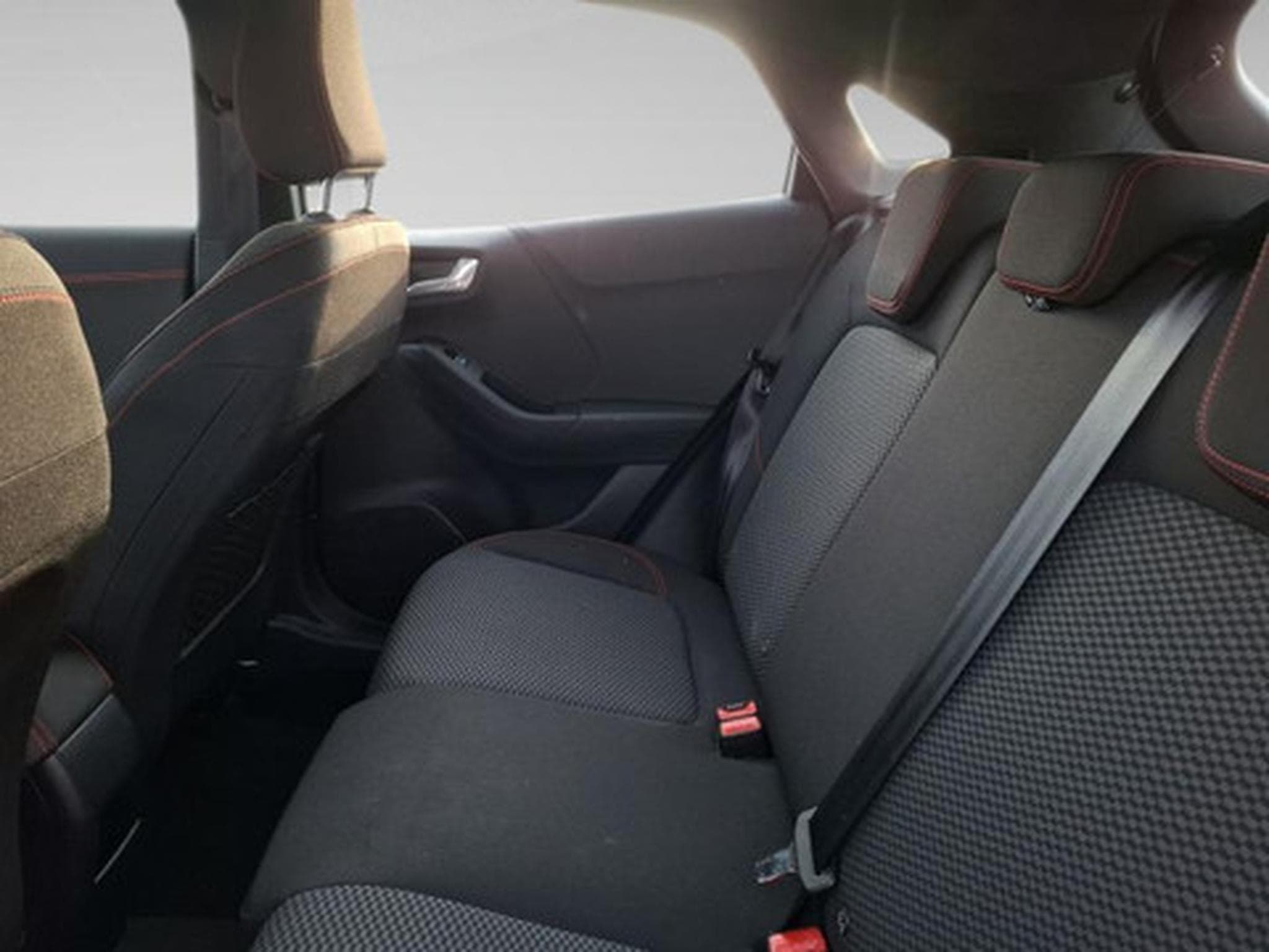 Ford Puma 1.0i Ecoboost MHEV 92kW Aut. ST-Line V (2026) - Photo 11