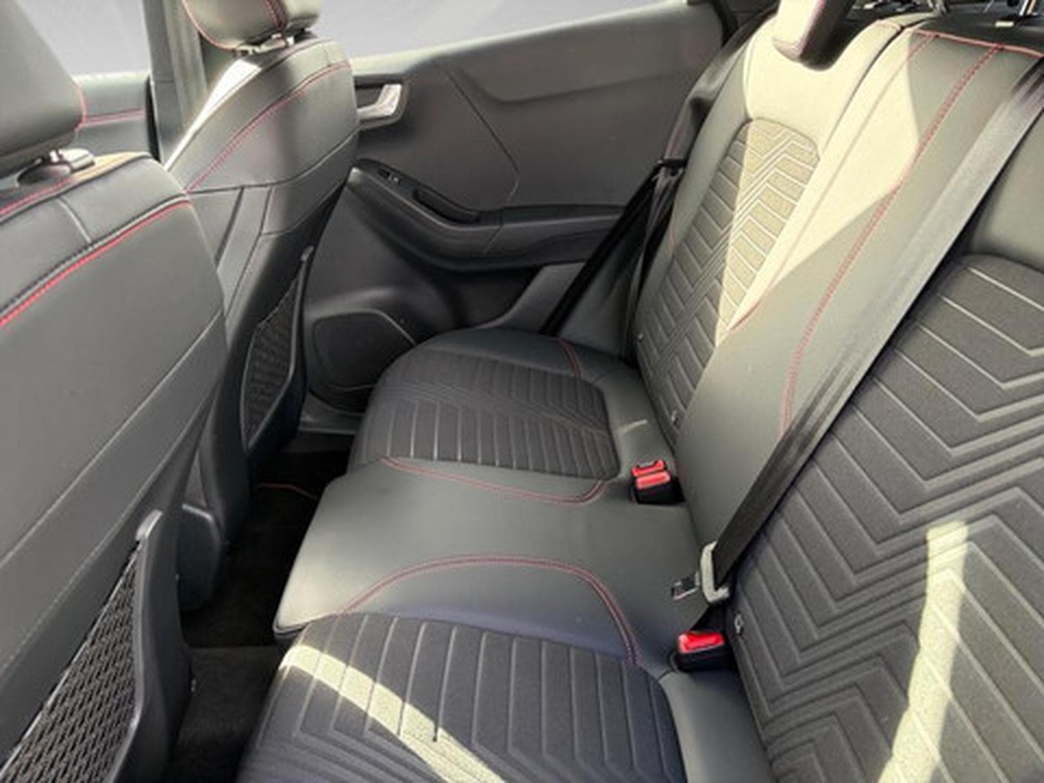 Ford Puma 1.0i Ecoboost mHEV 114kW Aut. ST-Line (2026) - Photo 11