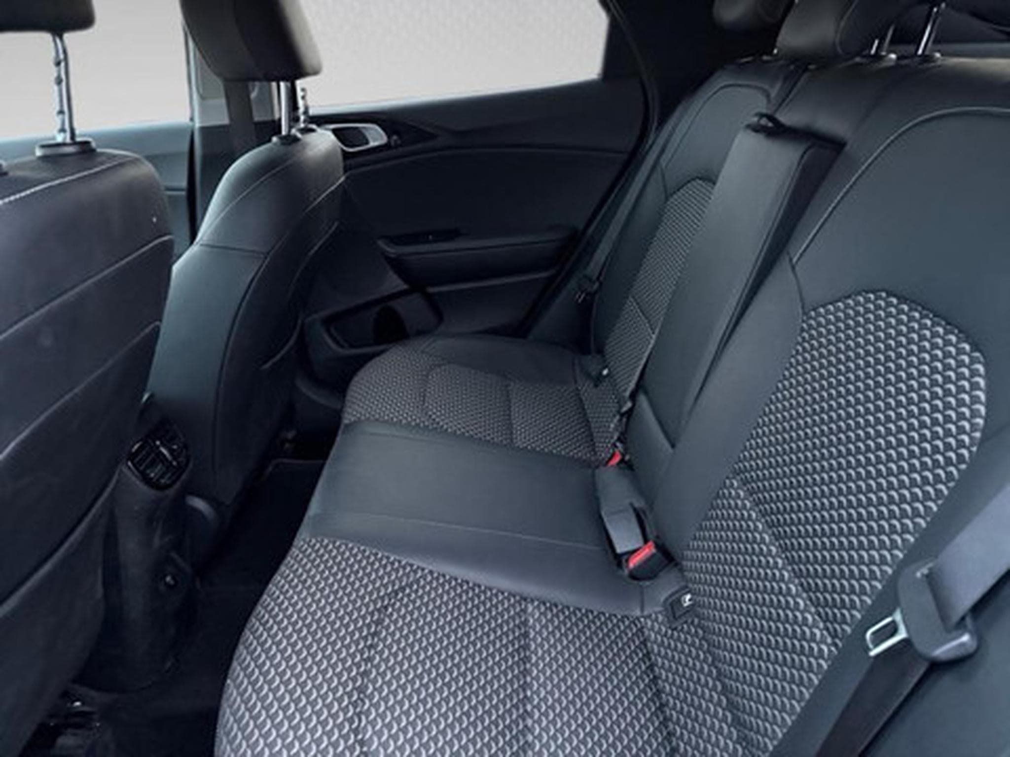 Kia XCeed 1.5 T-GDi 140 DCT GT Line (2026) - Photo 11