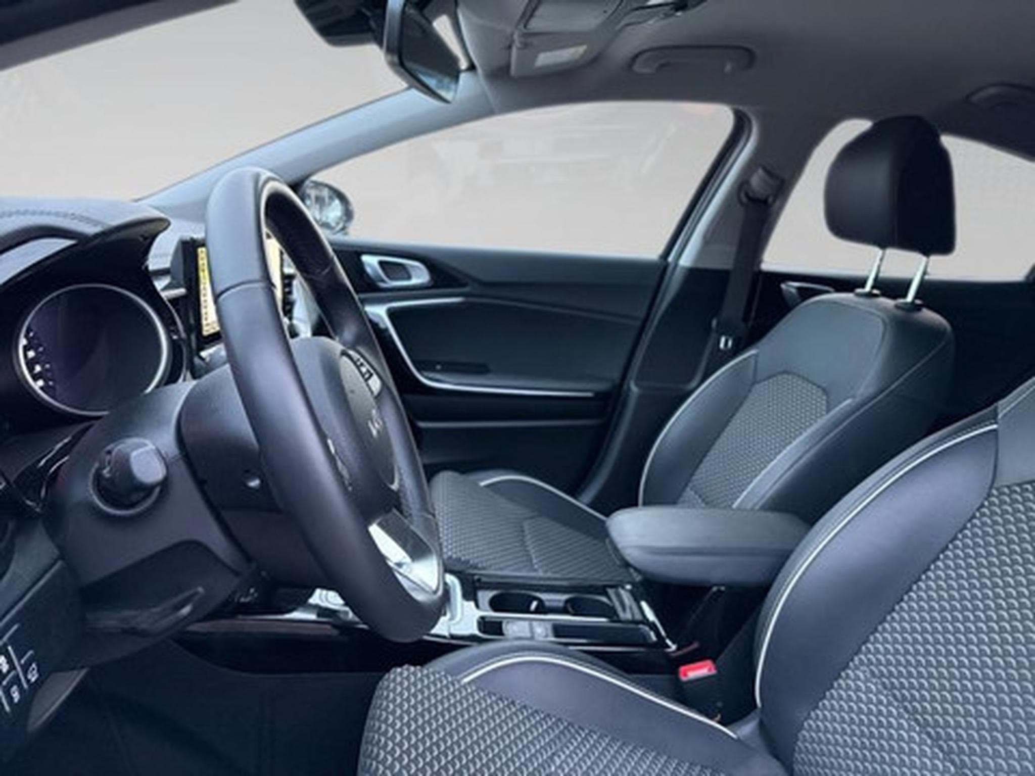 Kia XCeed 1.5 T-GDi 140 DCT GT Line (2026) - Photo 4