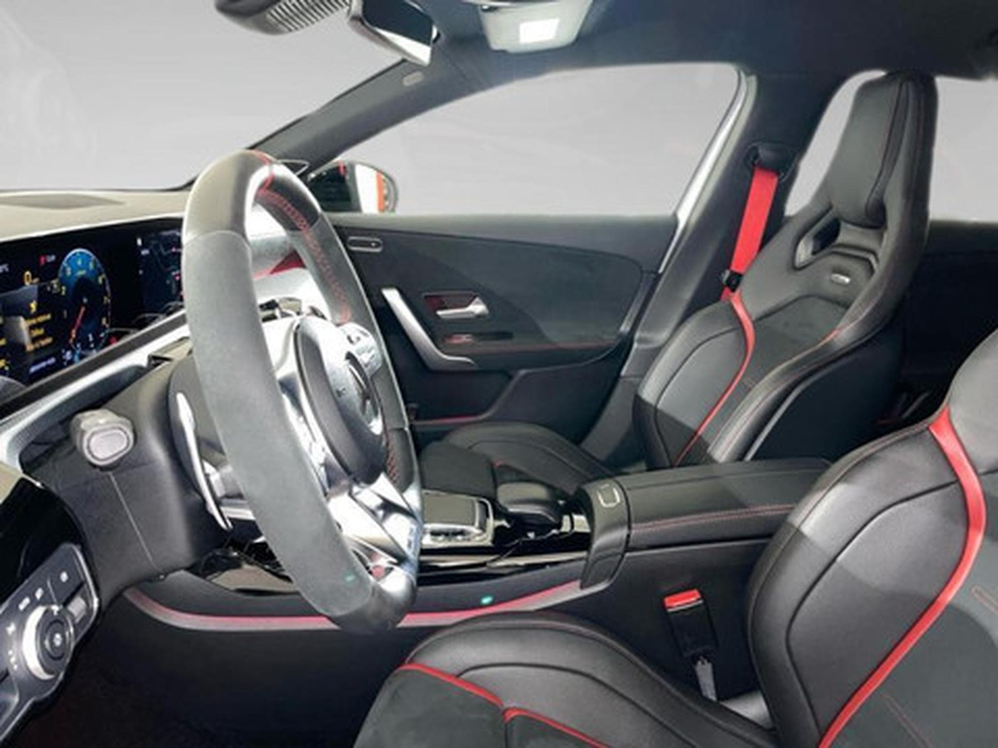 Mercedes A 35 AMG A 4MATIC (2026) - Photo 4