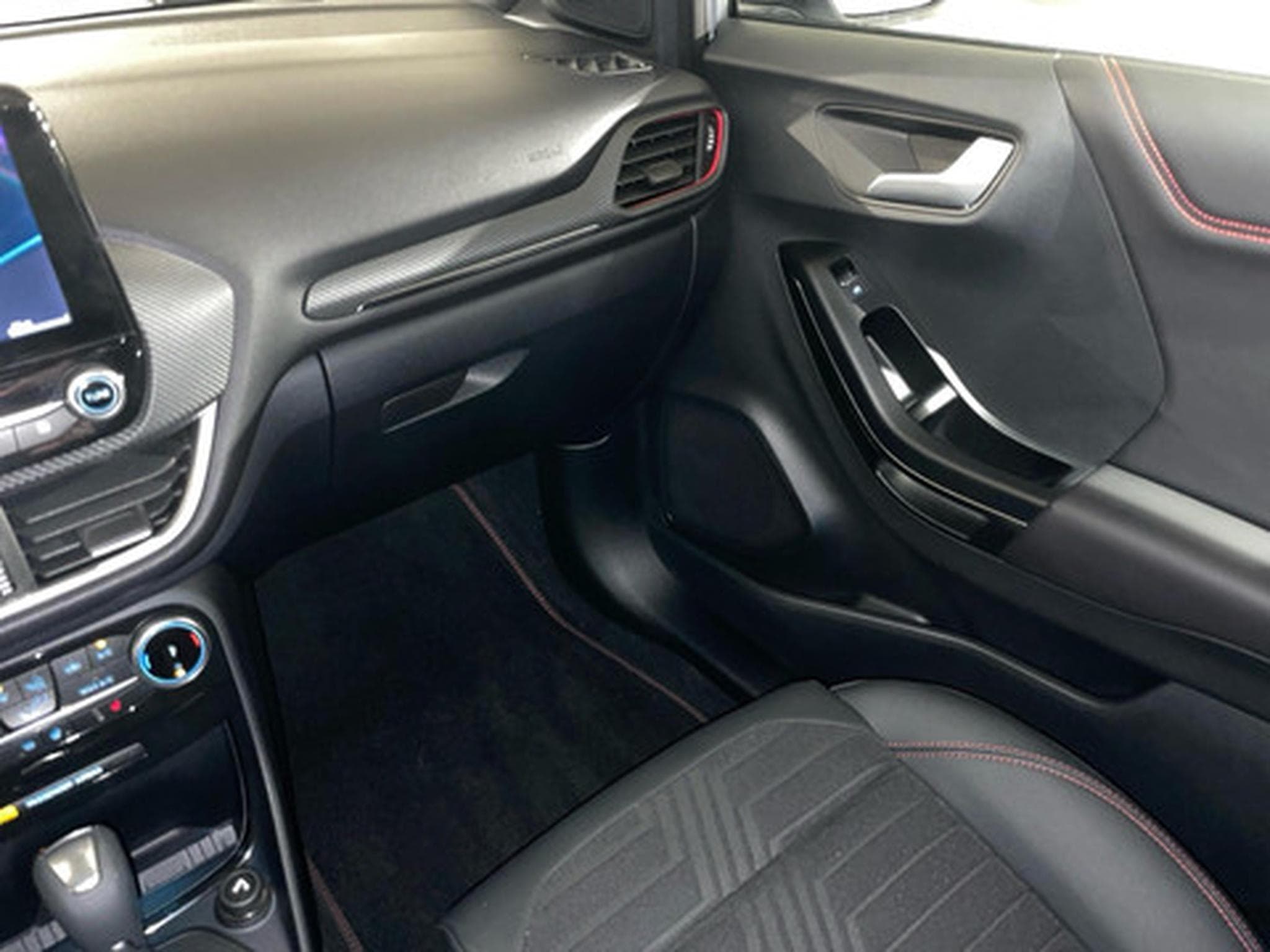 Ford Puma 1,0 EcoBoost Hybrid 114kW ST-Line Auto (2026) - Photo 9