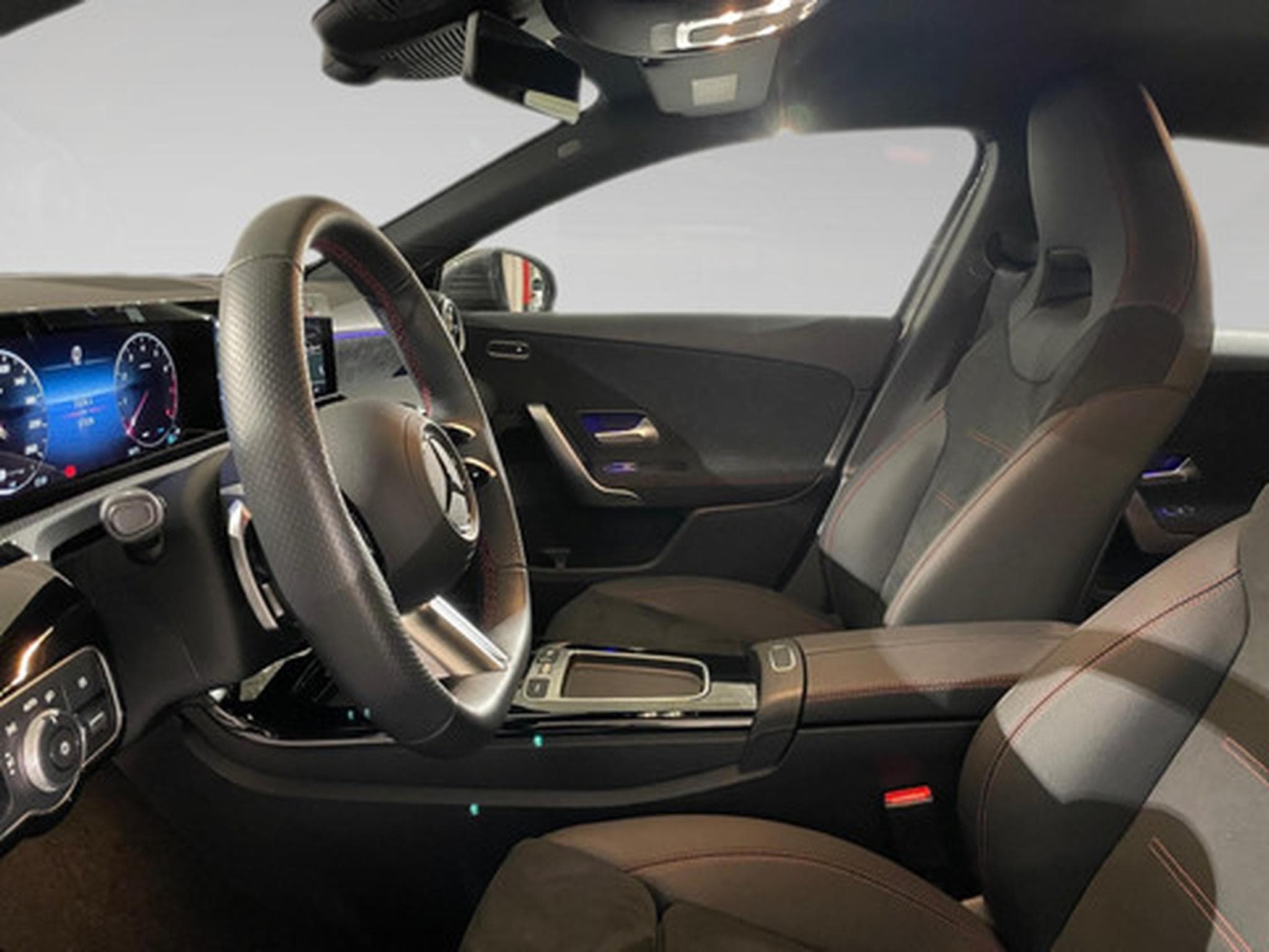 Mercedes A 200 1.3 hatchback AMG EDITION (2025) - Photo 4