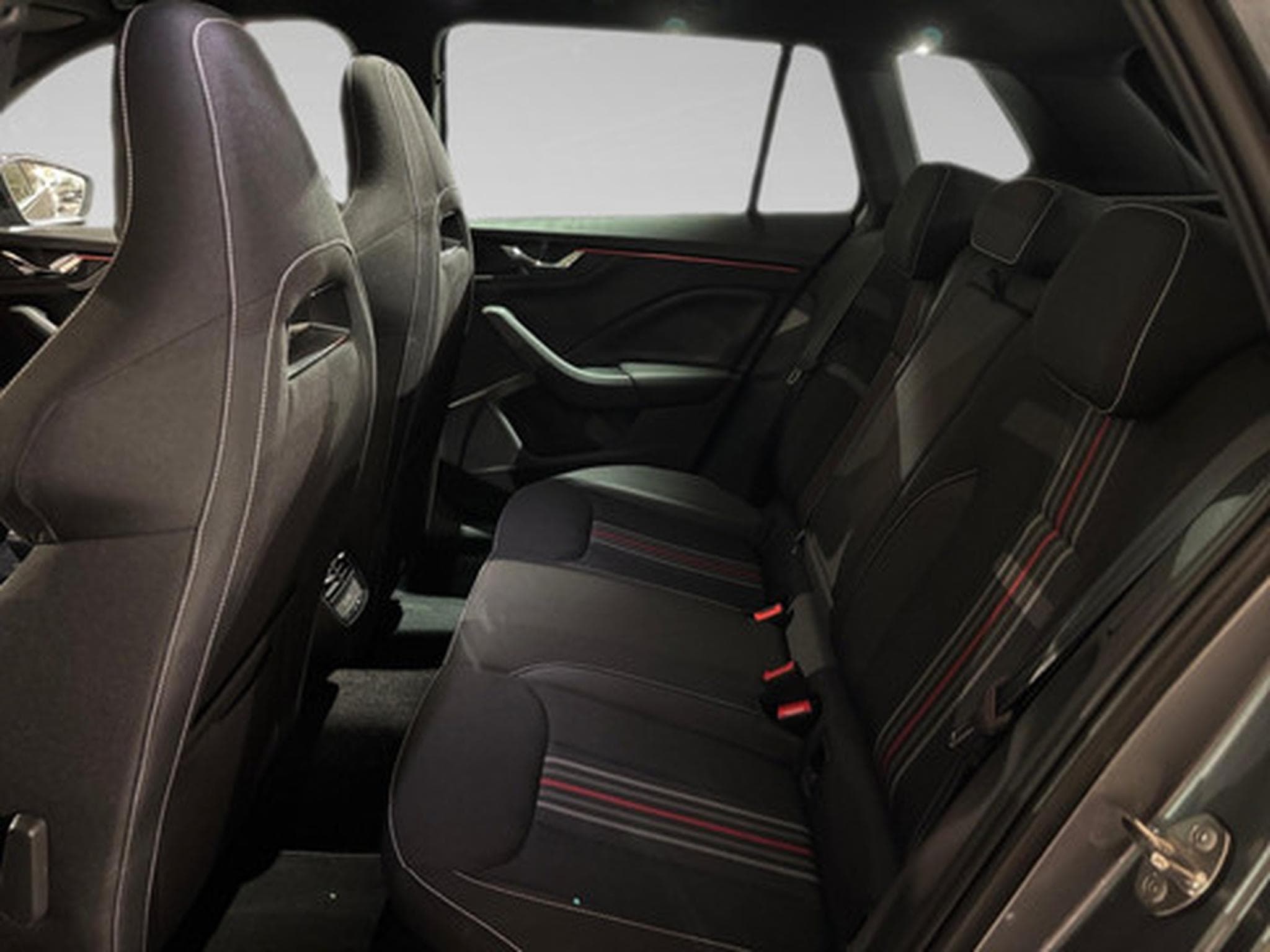 Skoda Kamiq 1.5 Monte Carlo (2026) - Photo 17