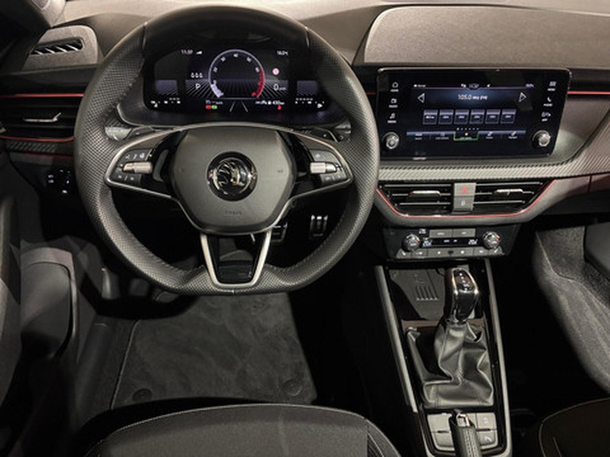 Skoda Kamiq 1.5 Monte Carlo (2026) - Photo 8