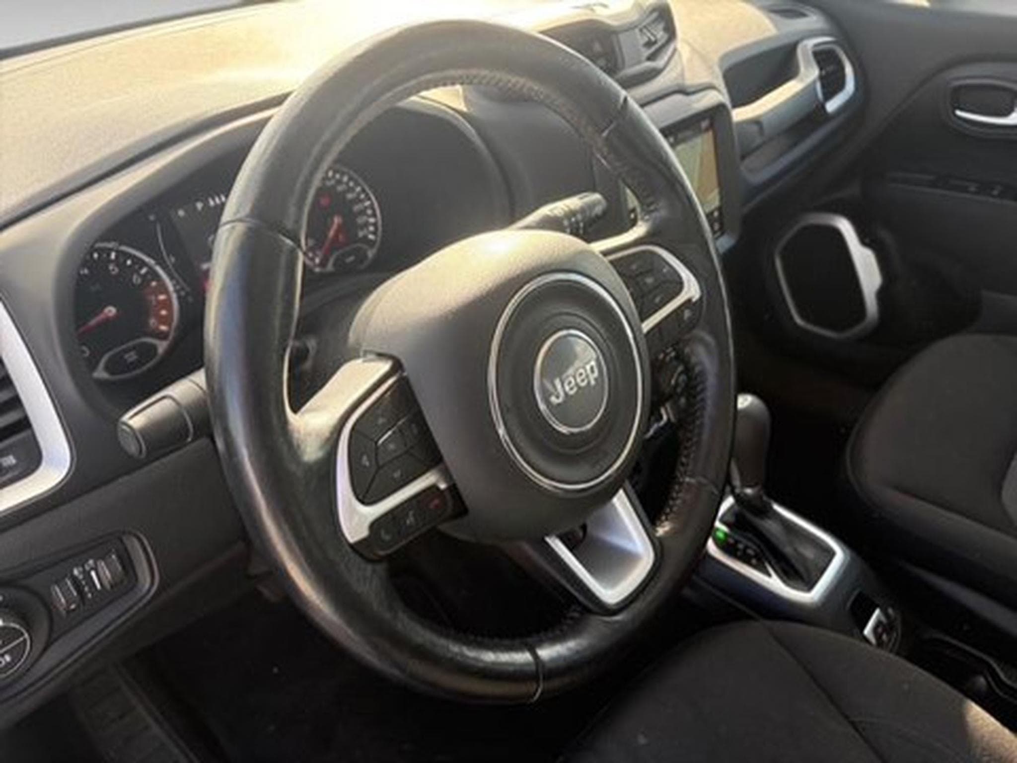 Jeep Renegade 1.6 MJD 115 4x2 DDCT Limited (2019) - Foto 8