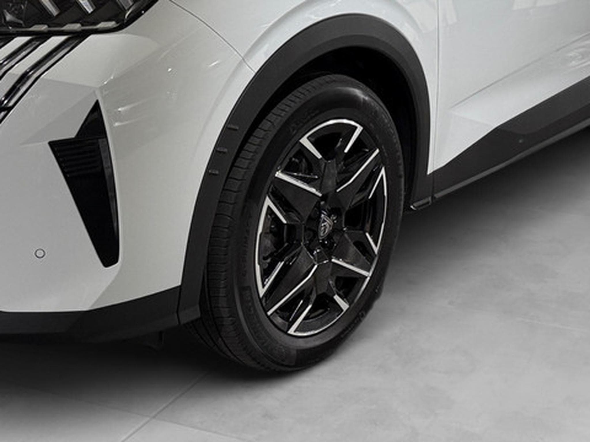 Peugeot 5008 1.2 HYBRID 136 e-DSC6 GT (2026) - Photo 20