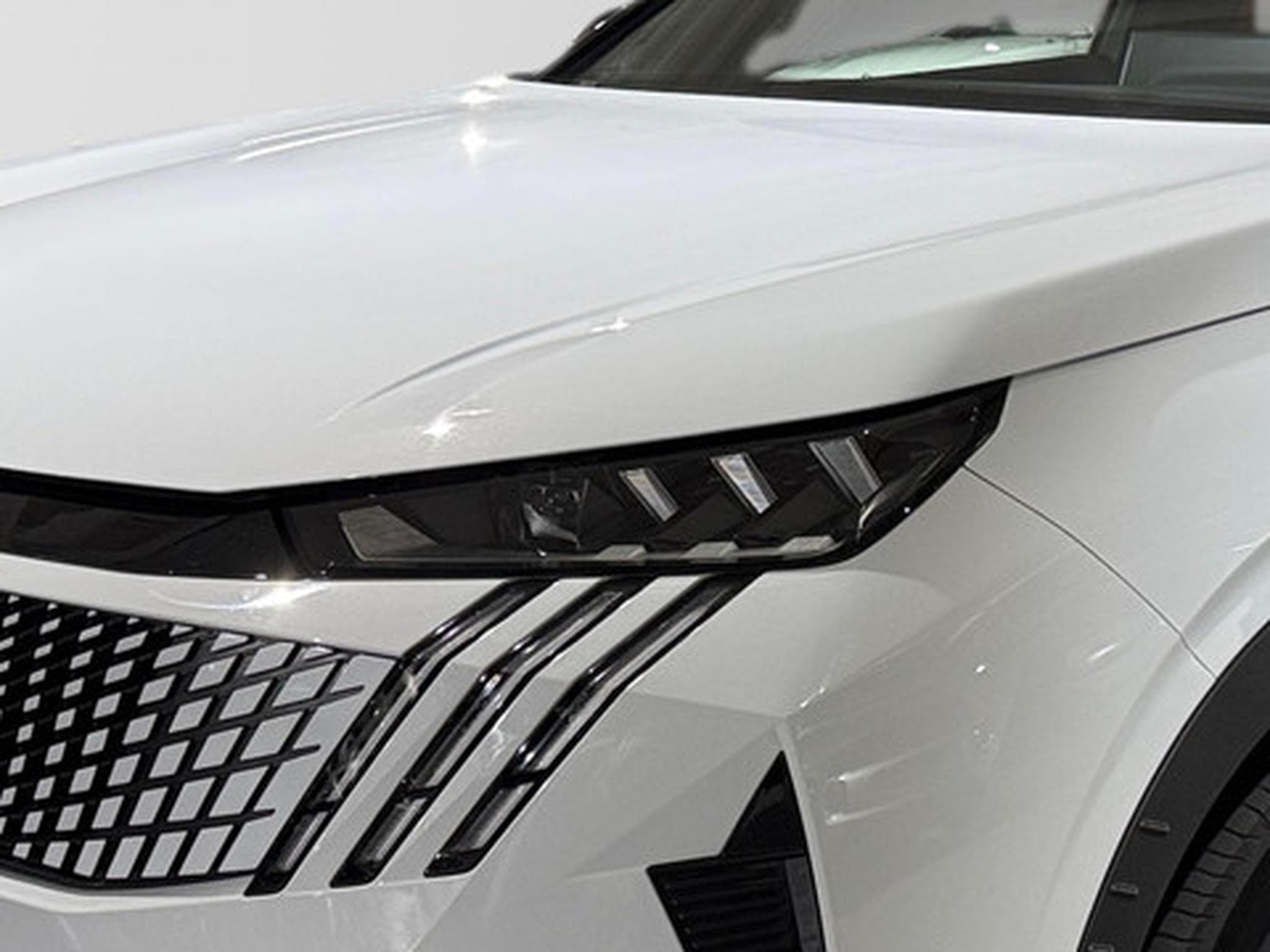 Peugeot 5008 1.2 HYBRID 136 e-DSC6 GT (2026) - Photo 21