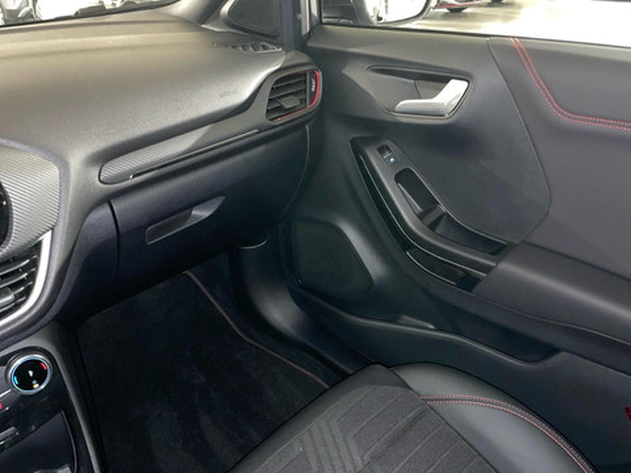 Ford Puma 1,0 EcoBoost Hybrid 114kW ST-Line Auto (2026) - Photo 9