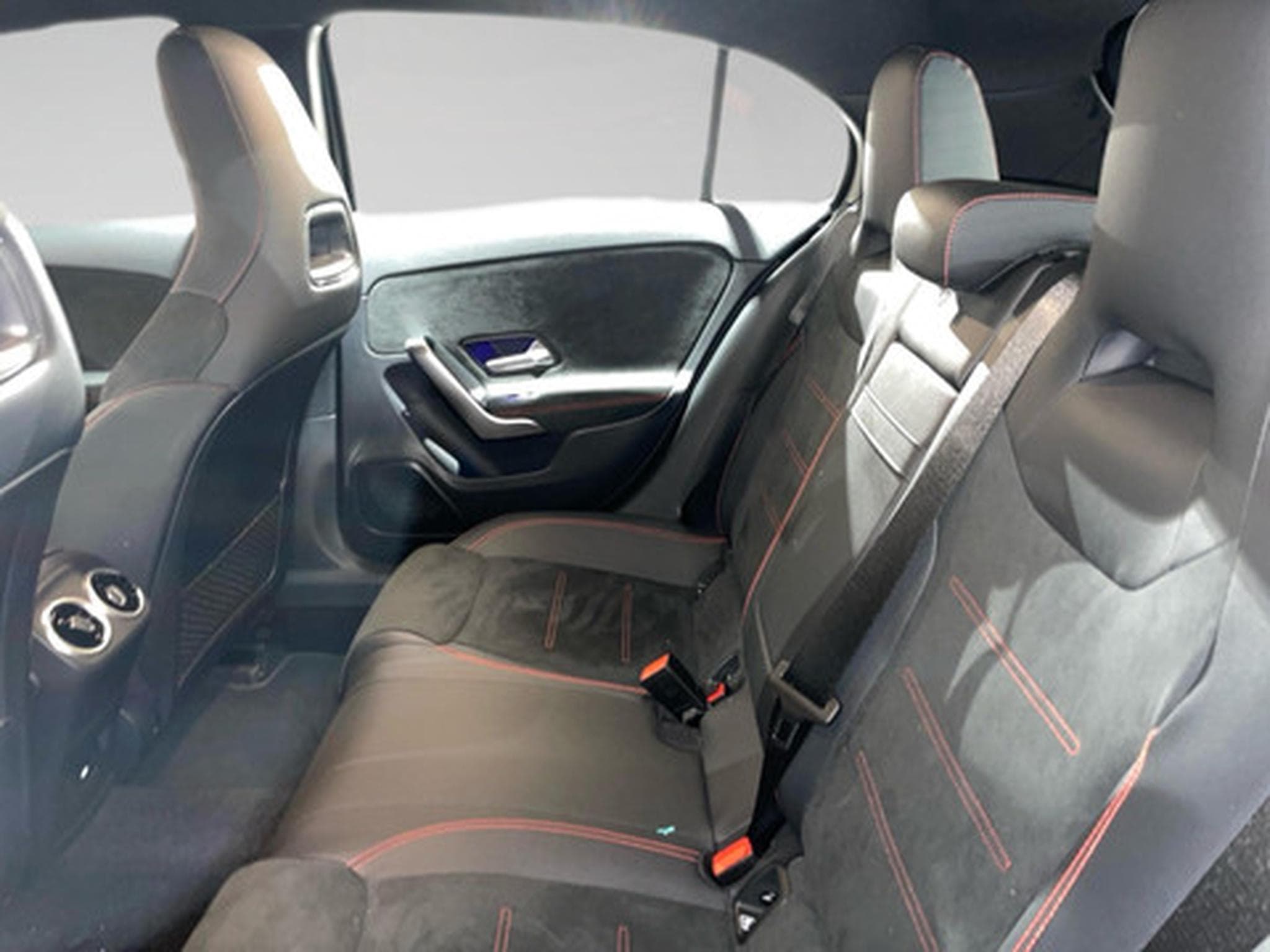 Mercedes A 200 1.3 hatchback AMG EDITION (2025) - Photo 11