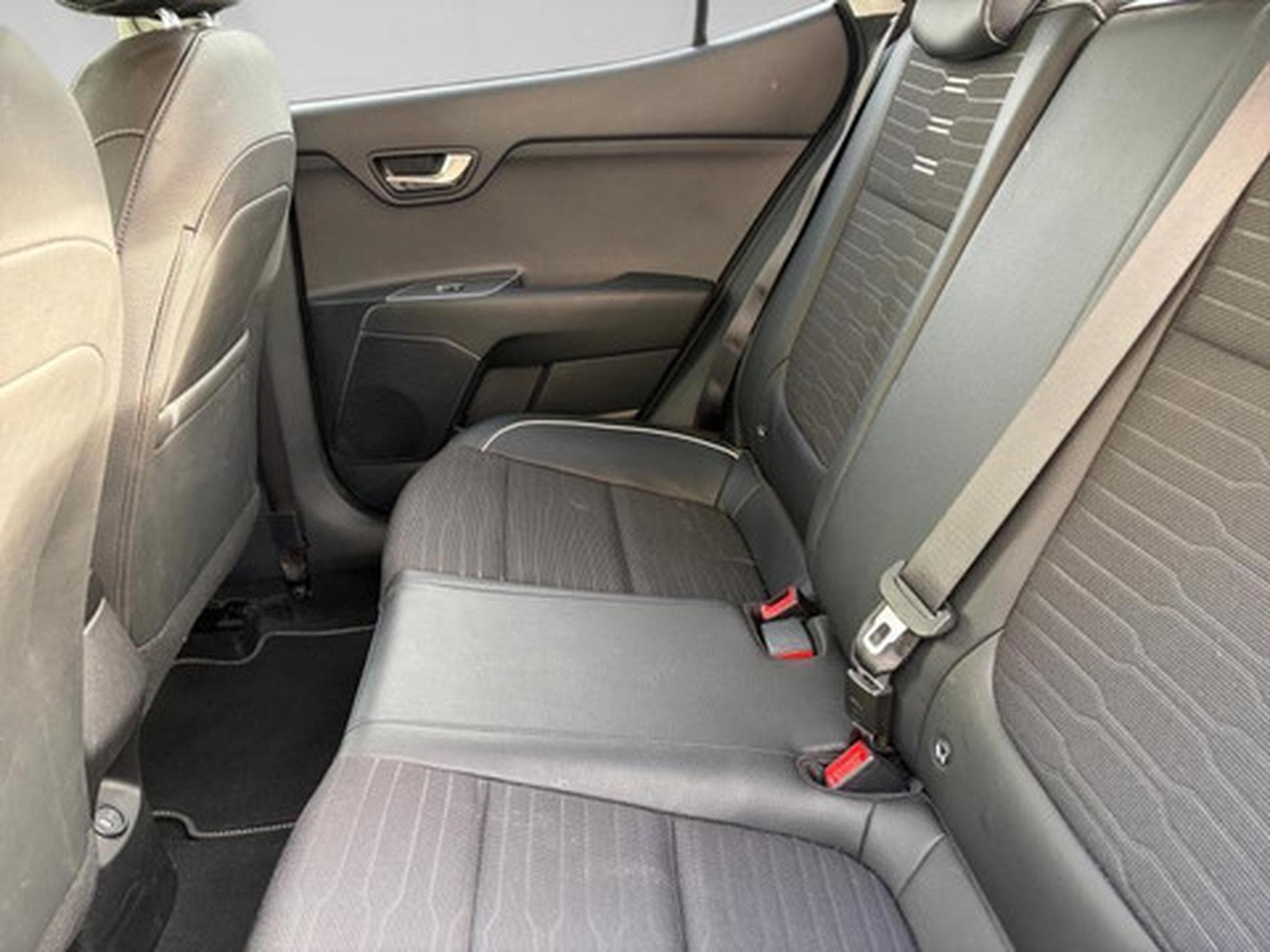 Kia Stonic 1.0 T 100 GT Line DCT (2026) - Photo 11