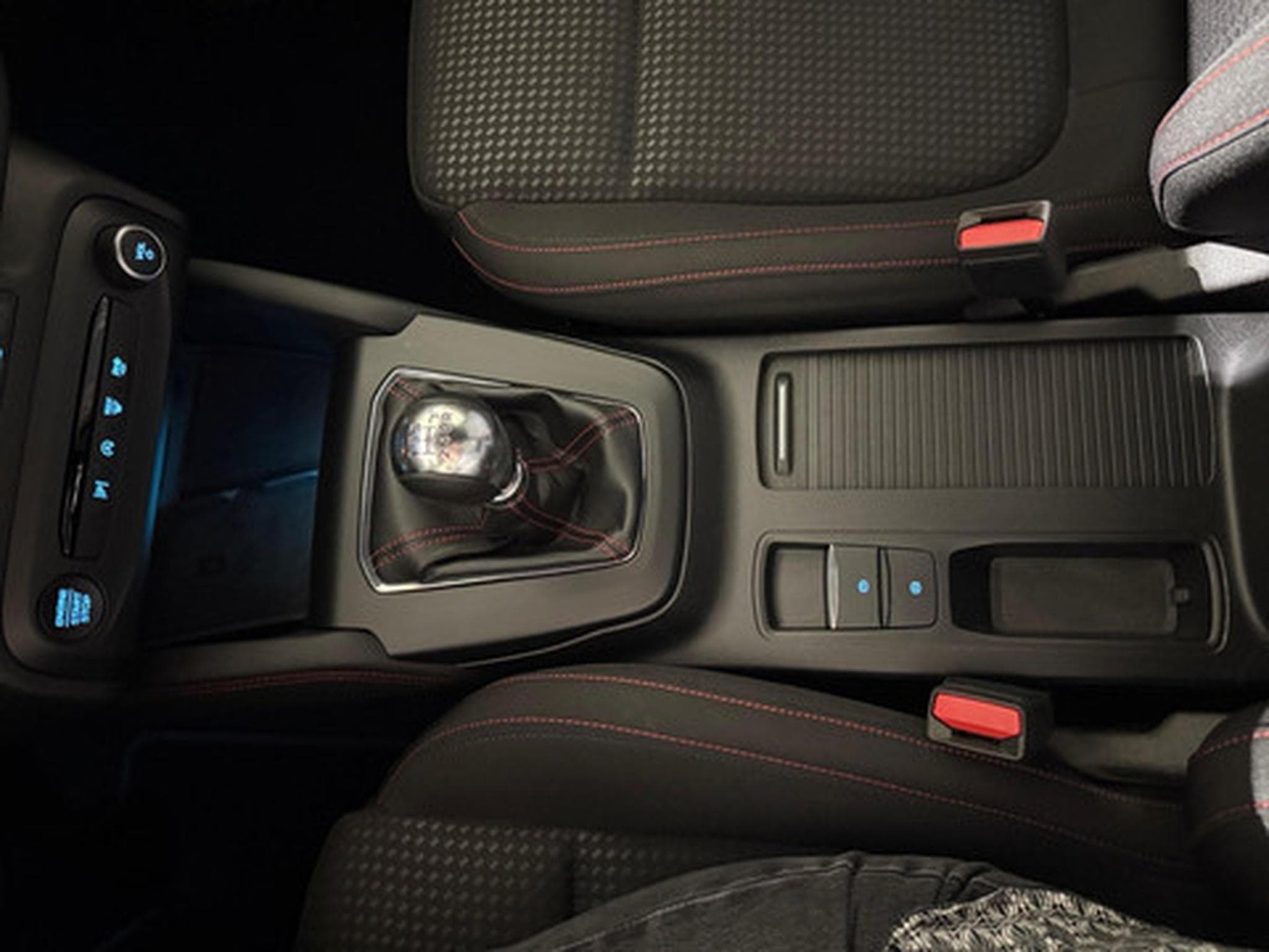 Ford Focus Clipper 1.0i EcoBoost MHEV 92kW ST-Line X (2026) - Photo 9