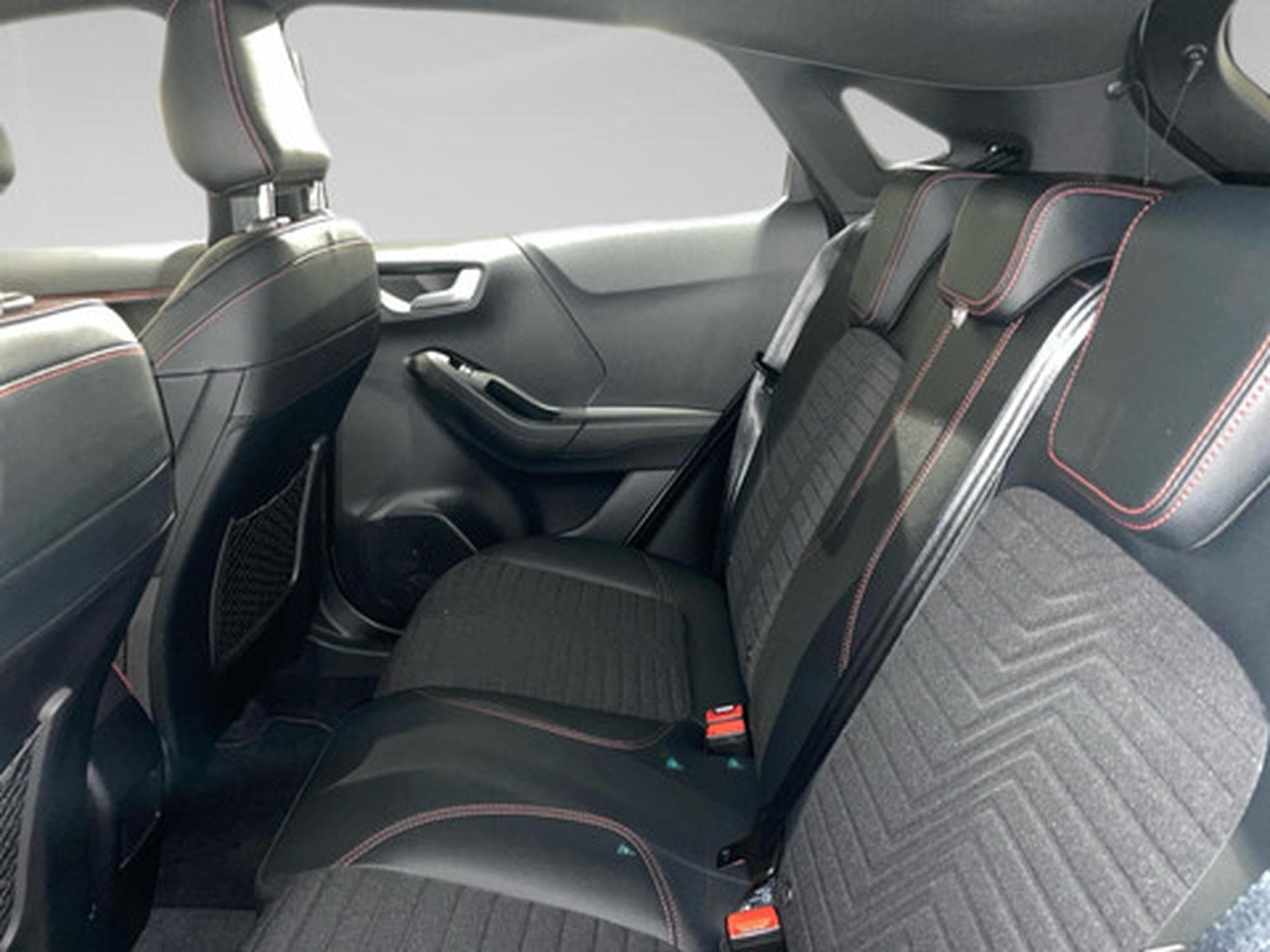 Ford Puma 1,0 EcoBoost Hybrid 114kW ST-Line Auto (2026) - Photo 11