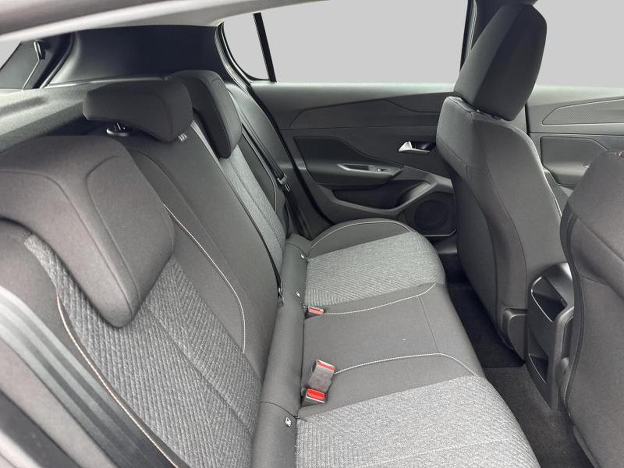 Peugeot 308 STYLE Hybrid 145 e-DCS6 (2025) - Photo 10