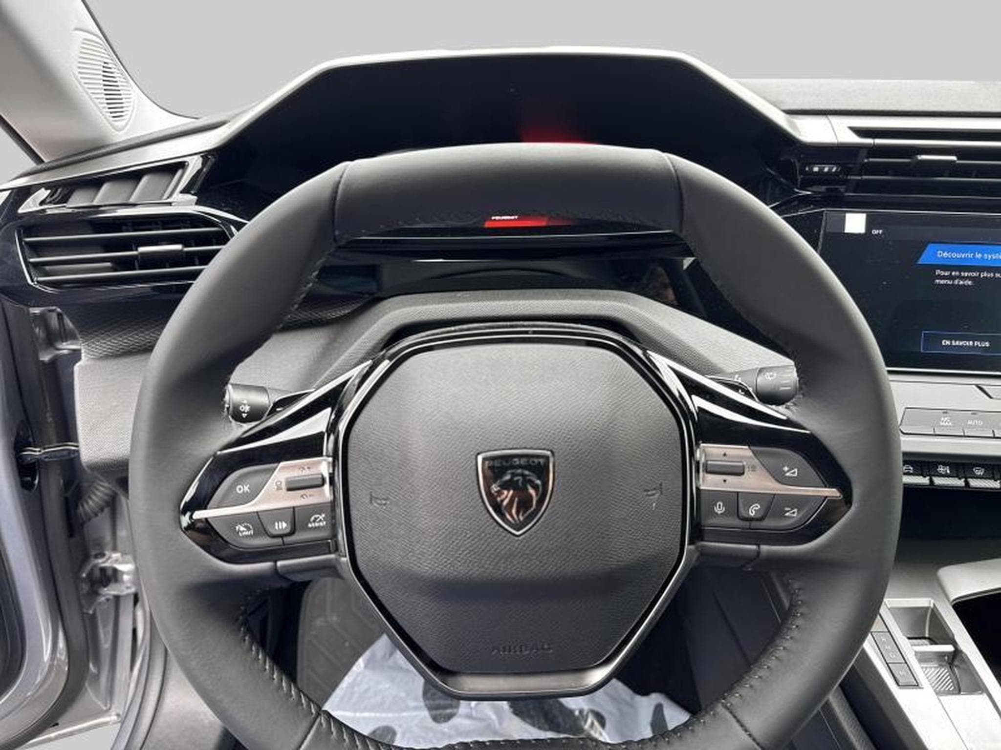 Peugeot 308 STYLE Hybrid 145 e-DCS6 (2025) - Photo 14