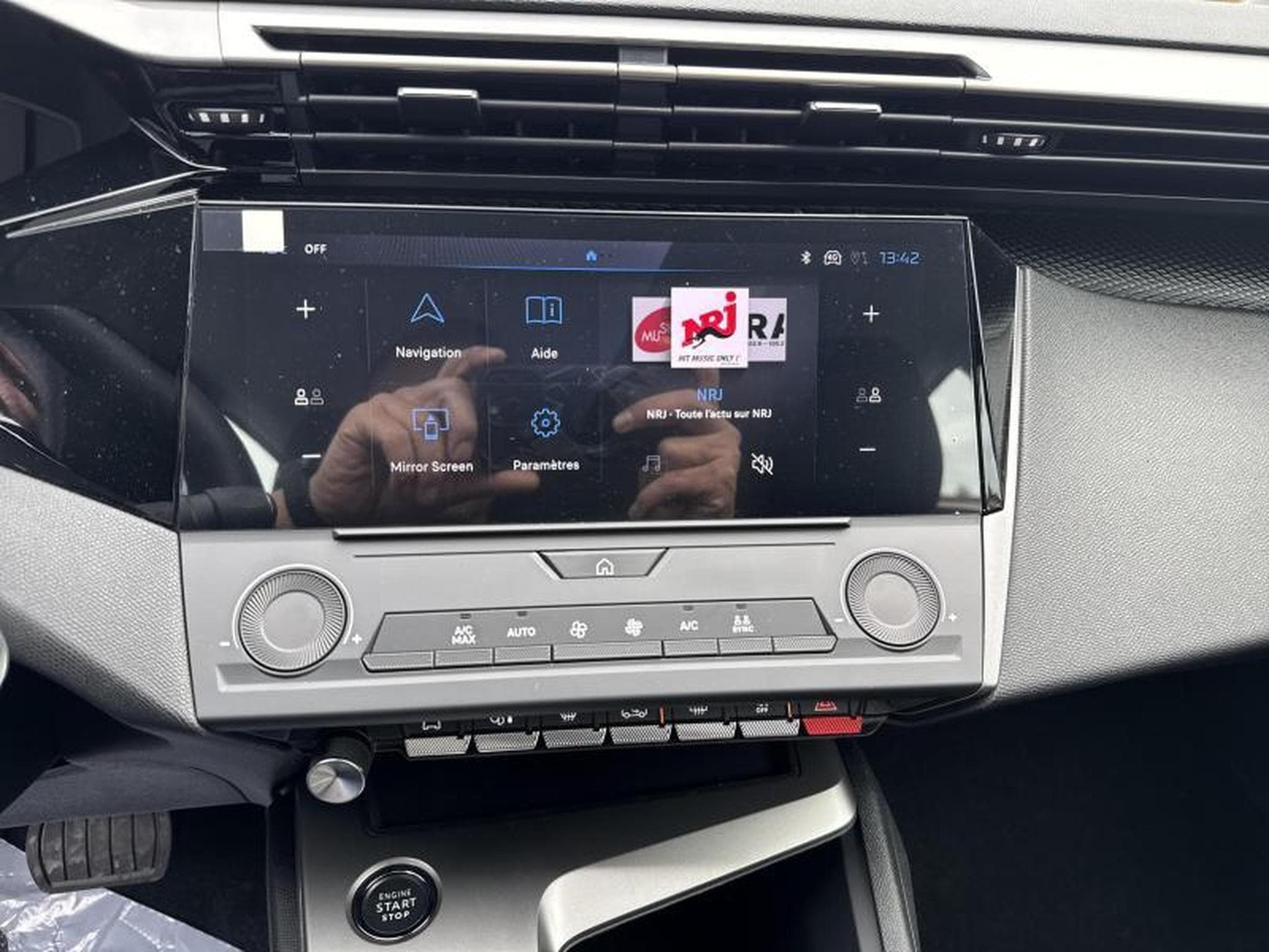 Peugeot 308 STYLE Hybrid 145 e-DCS6 (2025) - Photo 16