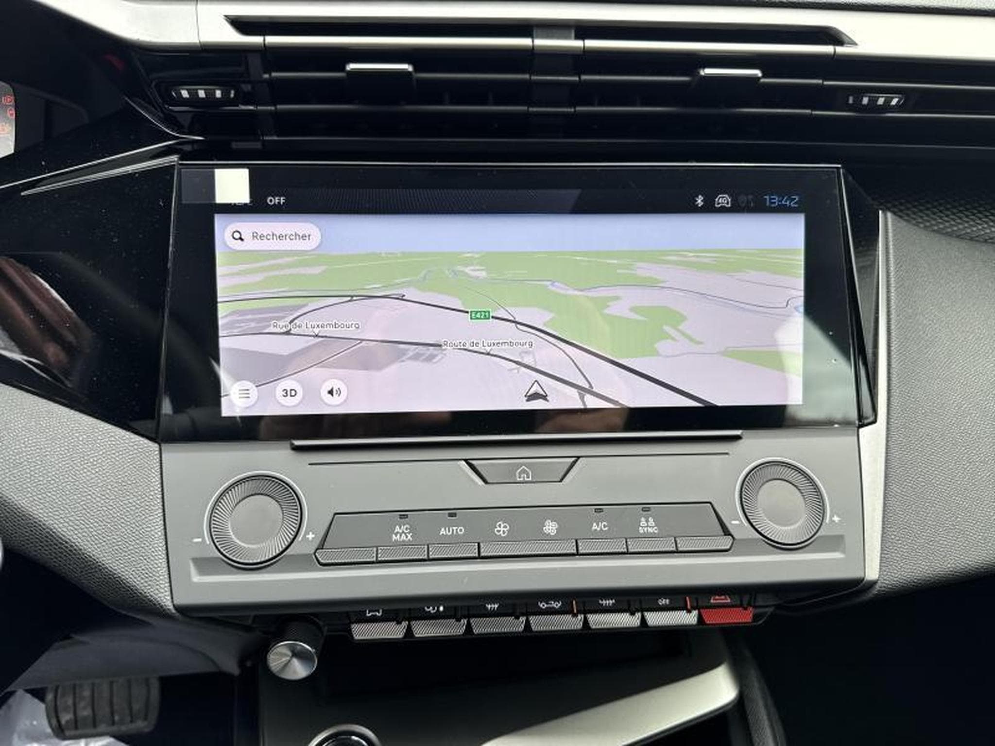 Peugeot 308 STYLE Hybrid 145 e-DCS6 (2025) - Photo 17