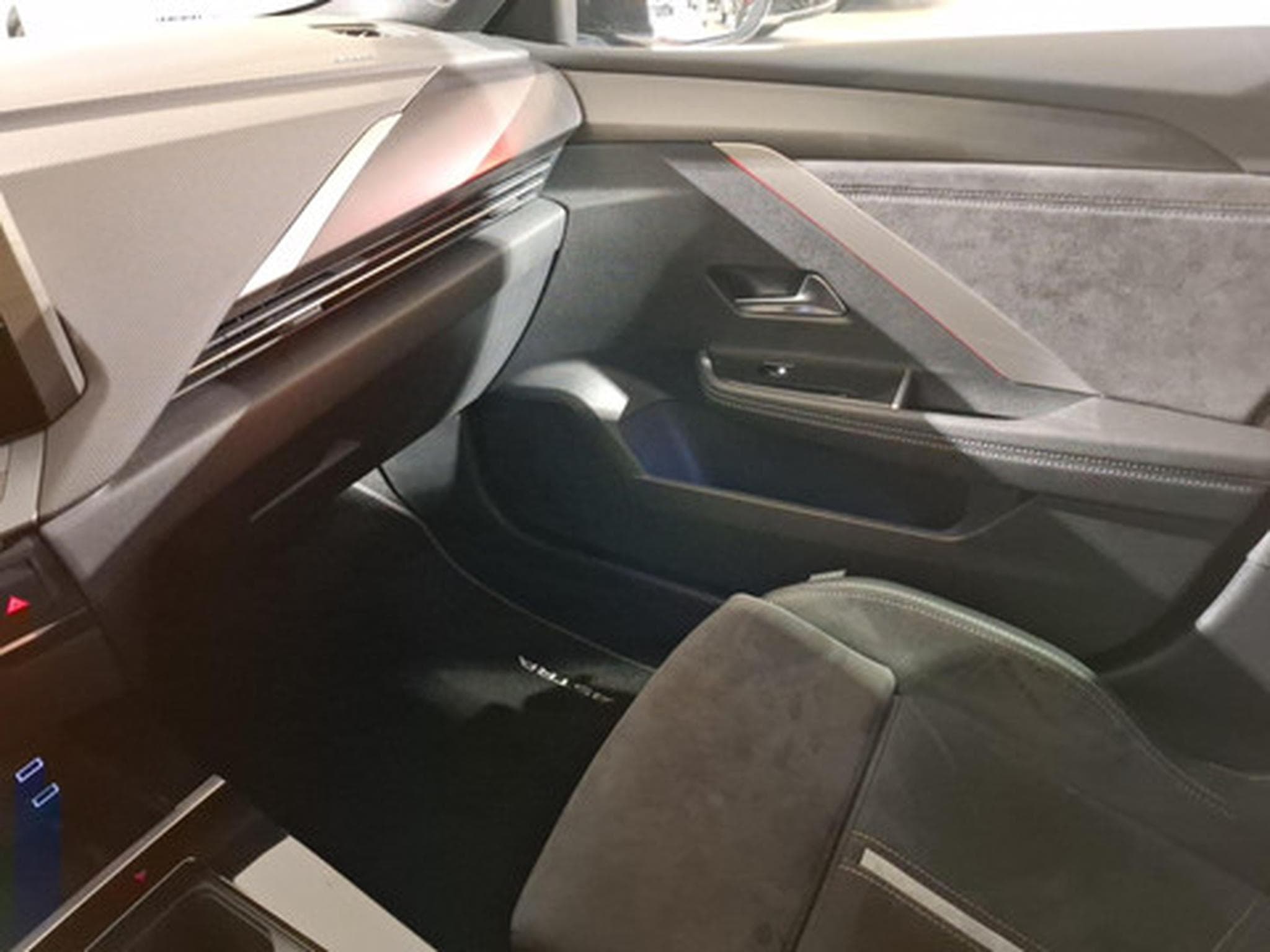 Opel Astra 1.6 GSe (2026) - Photo 17