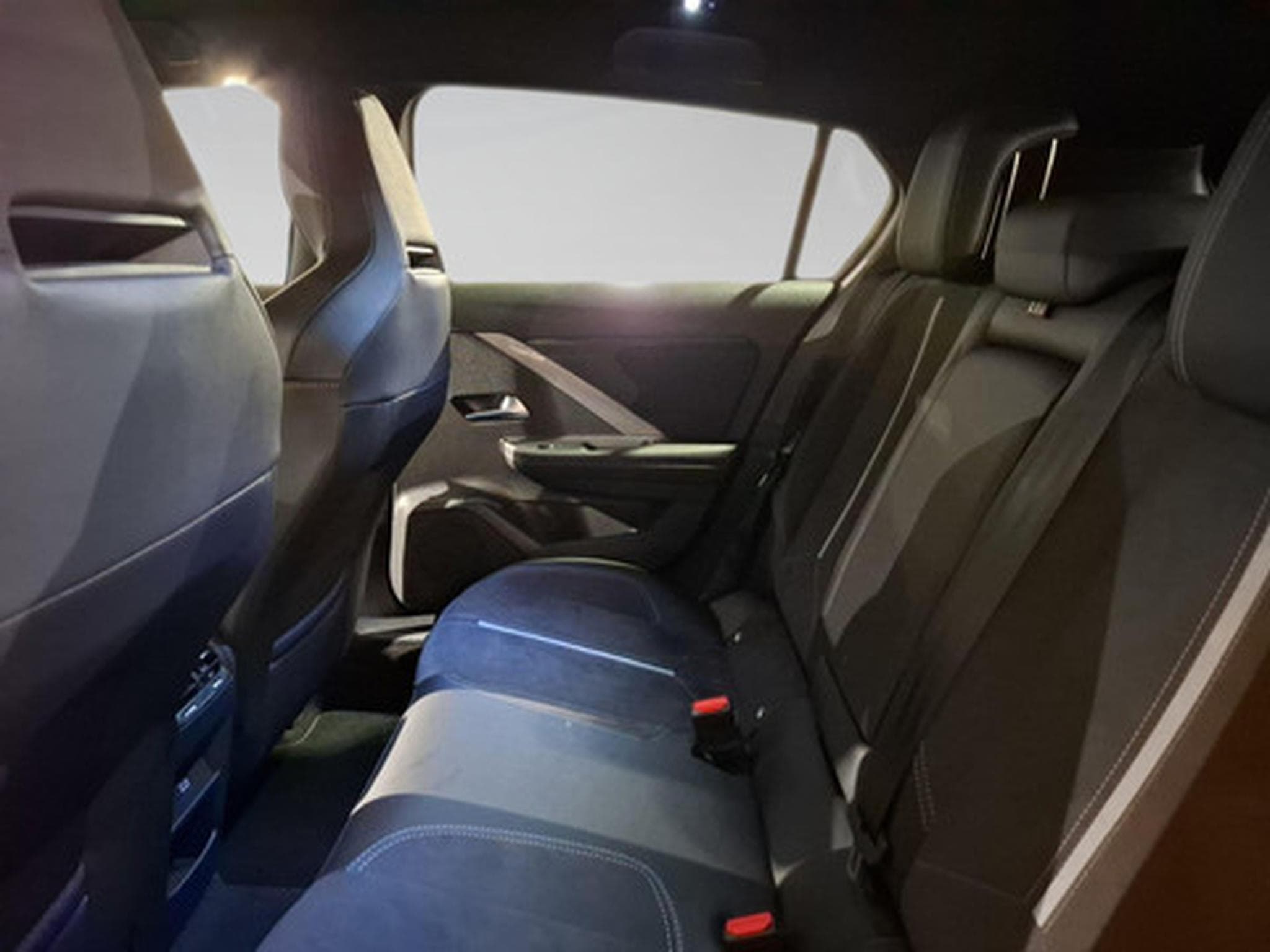 Opel Astra 1.6 GSe (2026) - Photo 18