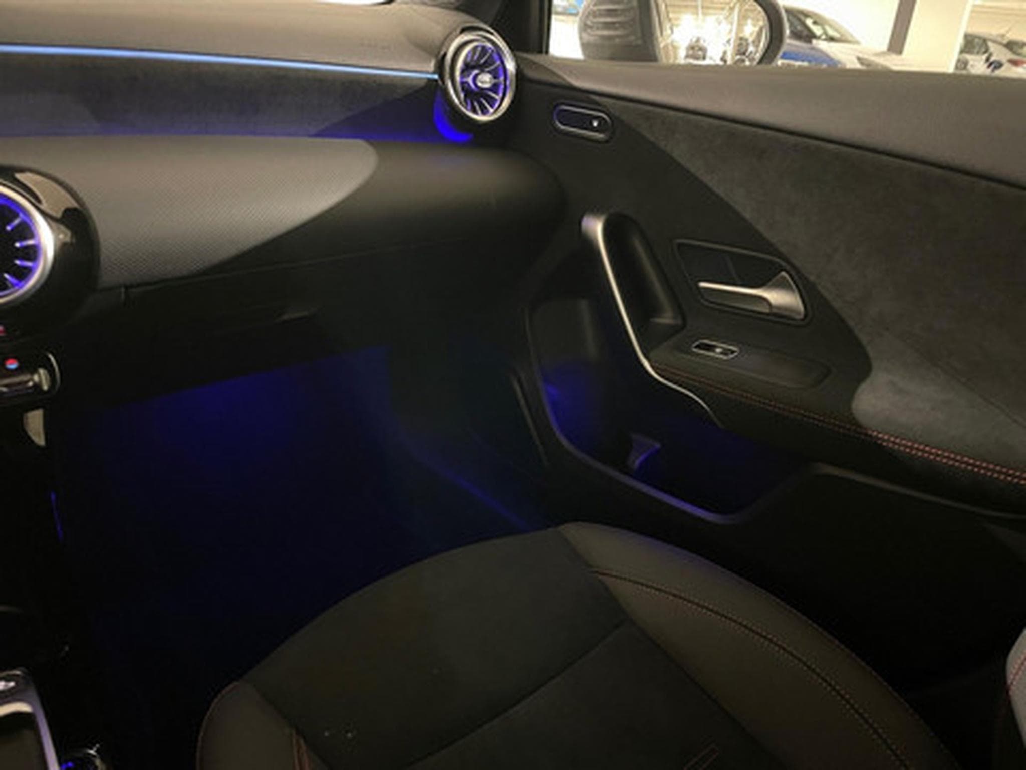 Mercedes A 200 1.3 hatchback AMG EDITION (2026) - Foto 9