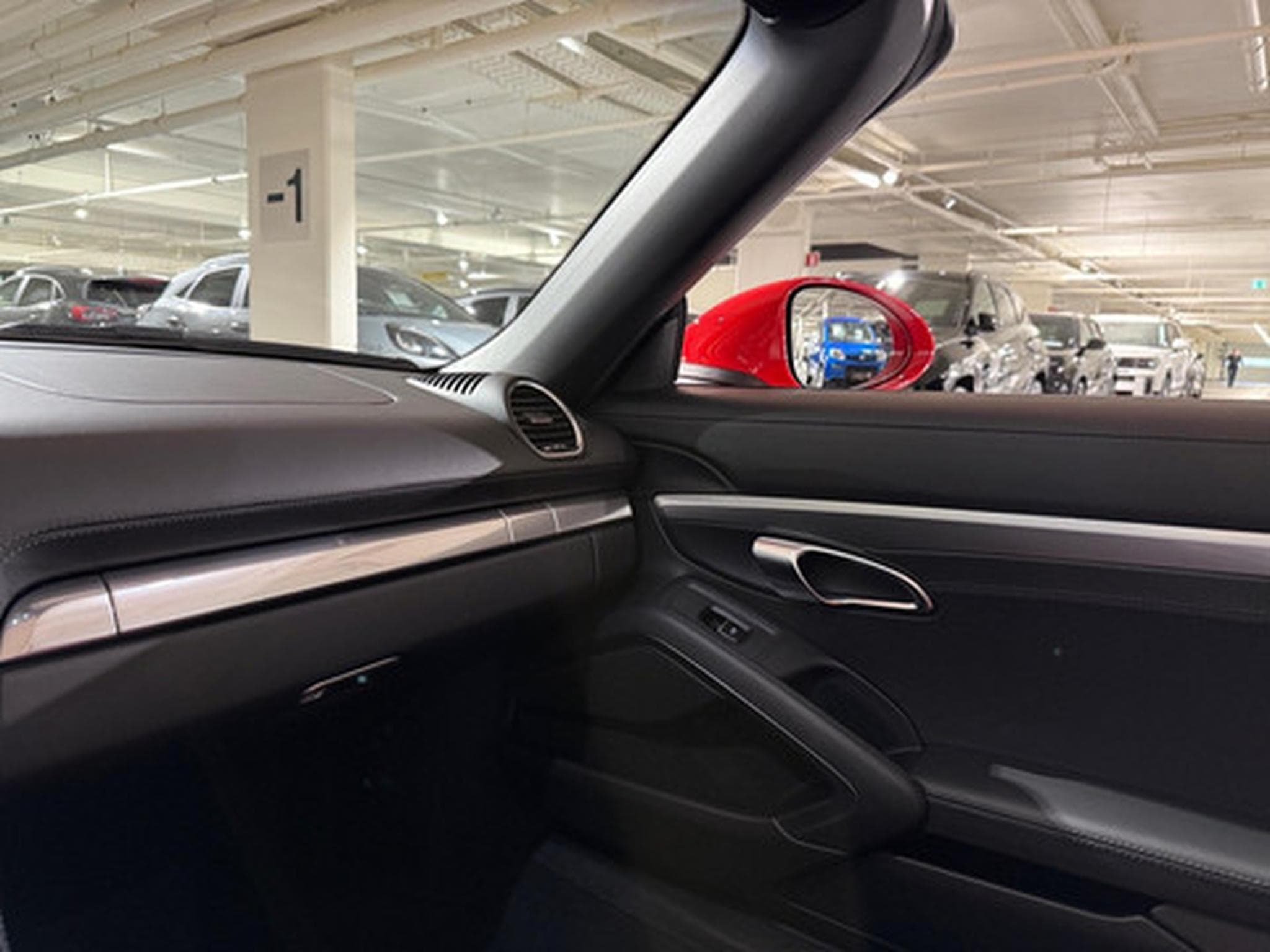 Porsche Boxster 718 (2026) - Photo 9