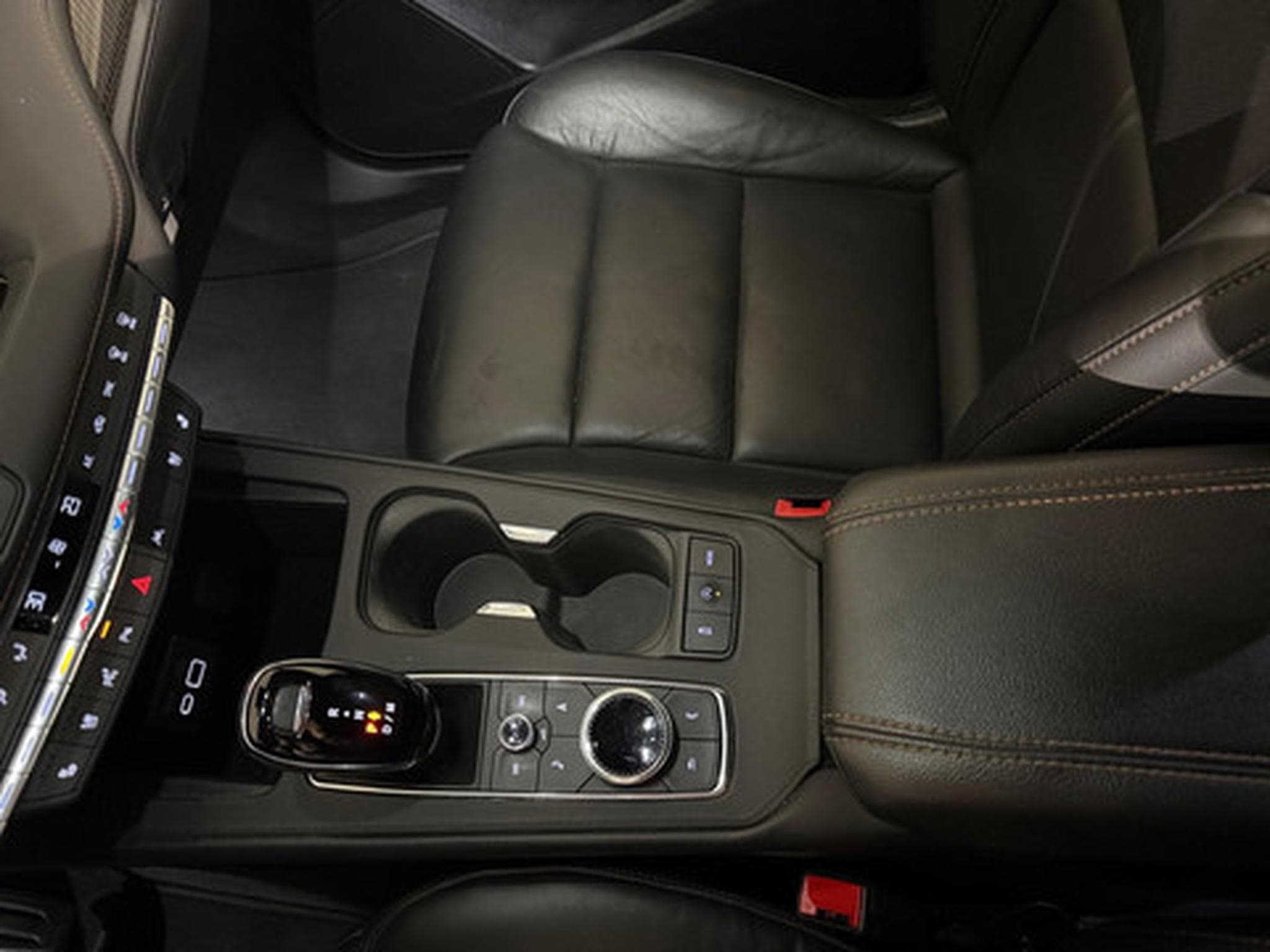 Cadillac XT4 2.0 350D AWD Sport Auto. (2026) - Photo 10