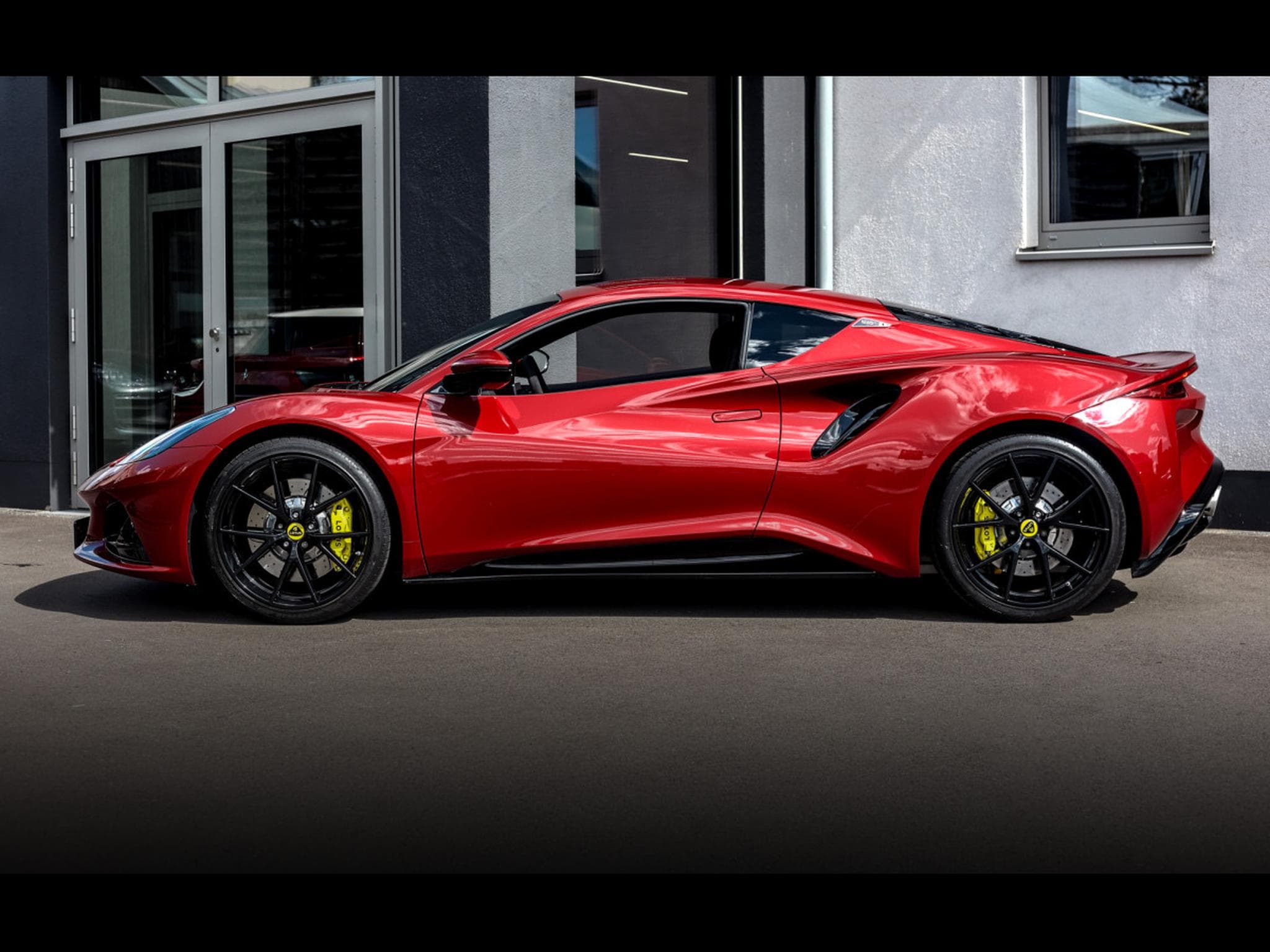Lotus Emira COUPE 3.5 V6 FIRST EDITION DCT – ROUGE MAGMA (2023) - Photo 2
