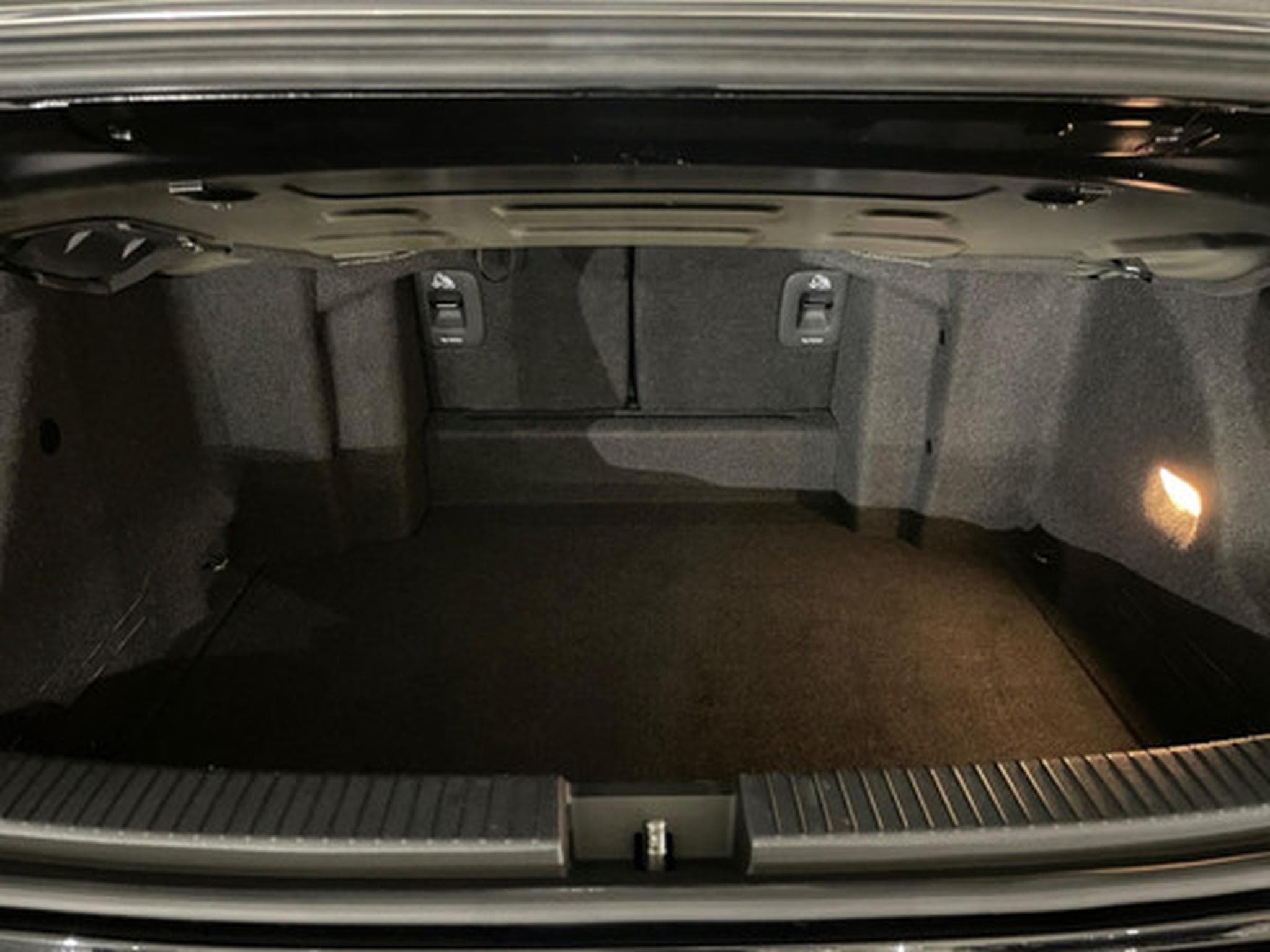 VW T-Roc Cabrio 1.0 TSI R-LINE (2026) - Photo 12